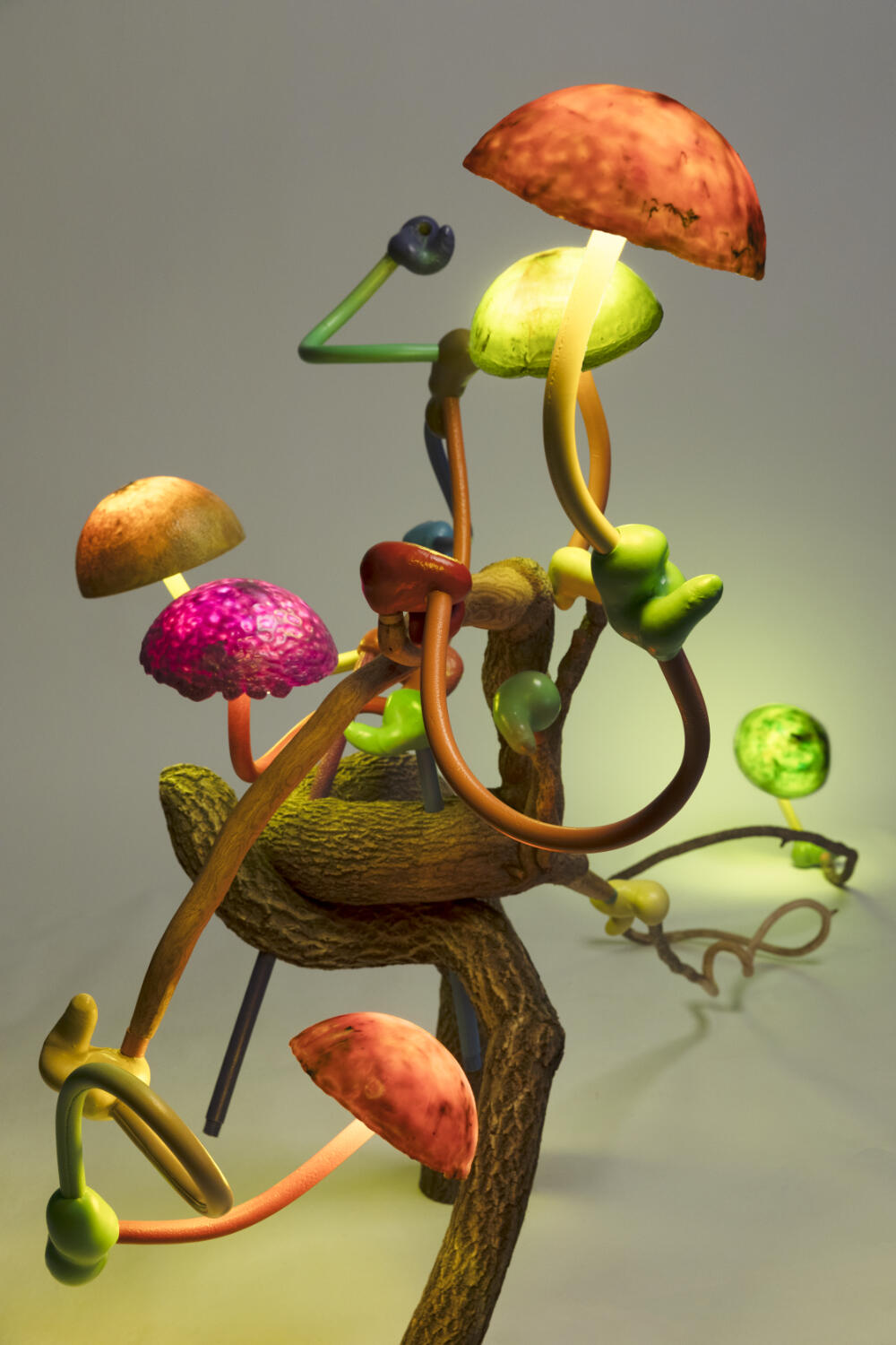 Mika Rottenberg, Queer Ecology, Ausstellung, Kunstausstellung, Duisburg, Lehmbruck Museum, Lampshares, Hauser & Wirth, Pete Mauney