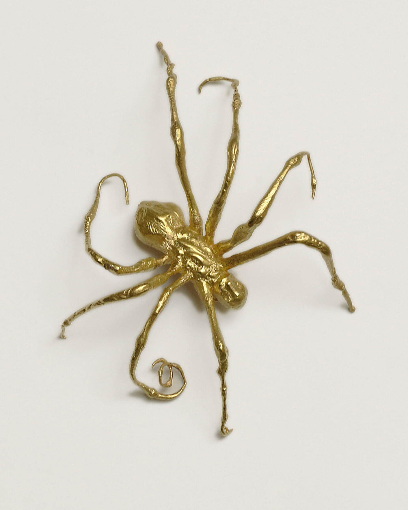 Von Louise Bourgeois bis Yoko Ono. Schmuck von Künstlerinnen, Ausstellung, Kunstausstellung, Köln, Museum für Angewandte Kunst, Louise Bourgeois, Spider Brooch, VG Bild-Kunst Bonn