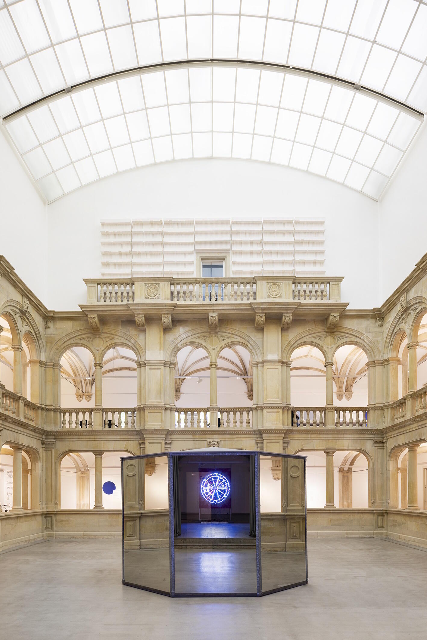 Performance People, Ausstellung, Kunstausstellung, Münster, LWL-Museum für Kunst und Kultur, Dan Graham, Oktogon für Münster, The Estate of Dan Graham, Hanna Neander