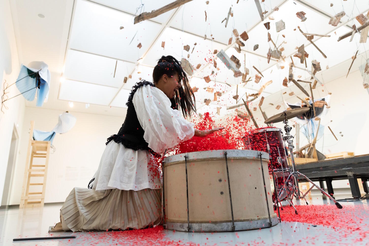 Marina Abramović, MAI, Ausstellung, Performancekunst, Performance, Bedburg-Hau, Museum Schloss Moyland, Michelle Samba, HMB:MT#, Fries Museum, Aron Weidenaar