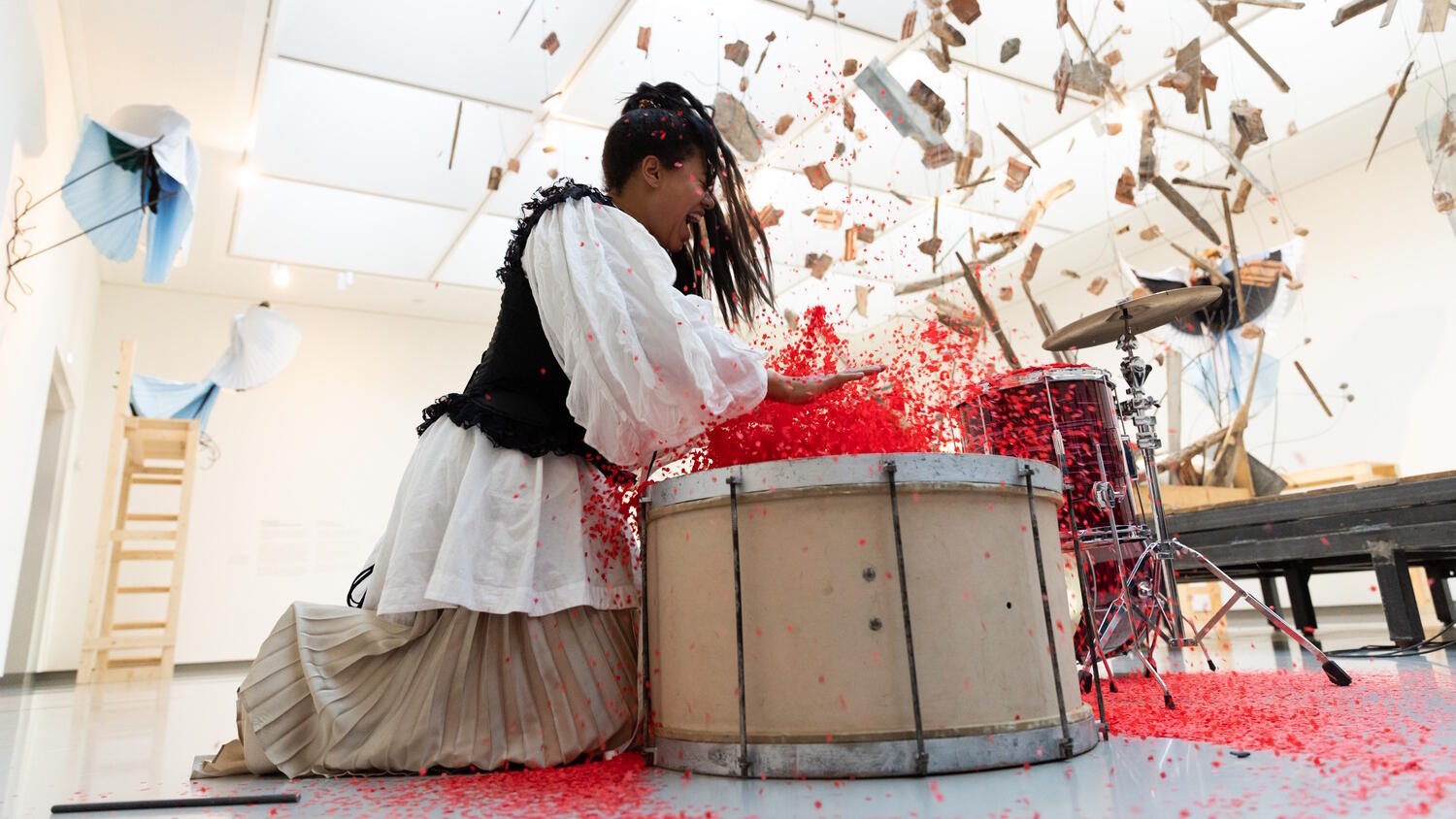 Marina Abramović, MAI, Ausstellung, Performancekunst, Performance, Bedburg-Hau, Museum Schloss Moyland, Michelle Samba, HMB:MT#, Fries Museum, Aron Weidenaar