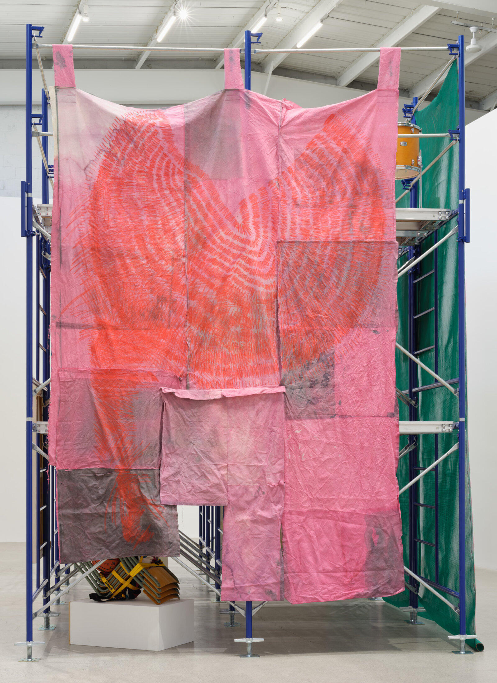 Duane Linklater, Mâcistan, Ausstellung, Kunstausstellung, Bielefeld, Kunsthalle Bielefeld, eŝipitakan, Installationsansicht, cache, Catriona Jeffries, Rachel Topham Photography