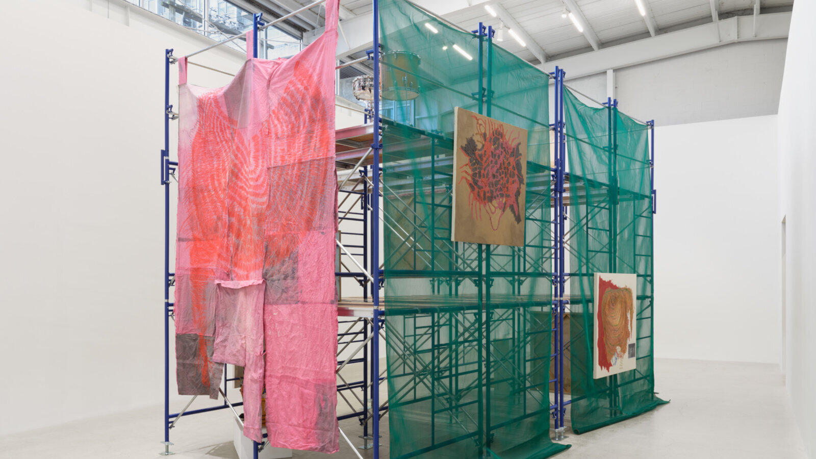 Duane Linklater, Mâcistan, Ausstellung, Kunstausstellung, Bielefeld, Kunsthalle Bielefeld, eŝipitakan, Installationsansicht, cache, Catriona Jeffries, Rachel Topham Photography