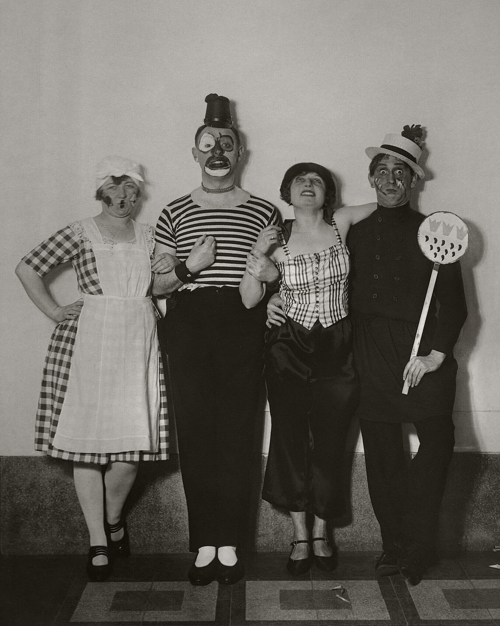 August Sander, Zum 150. Geburtstag, Ausstellung, Kunstausstellung, Maskenball, Die Photographische Sammlung, Stiftung Kultur der Sparkasse KölnBonn, August Sander Archiv, VG Bild-Kunst