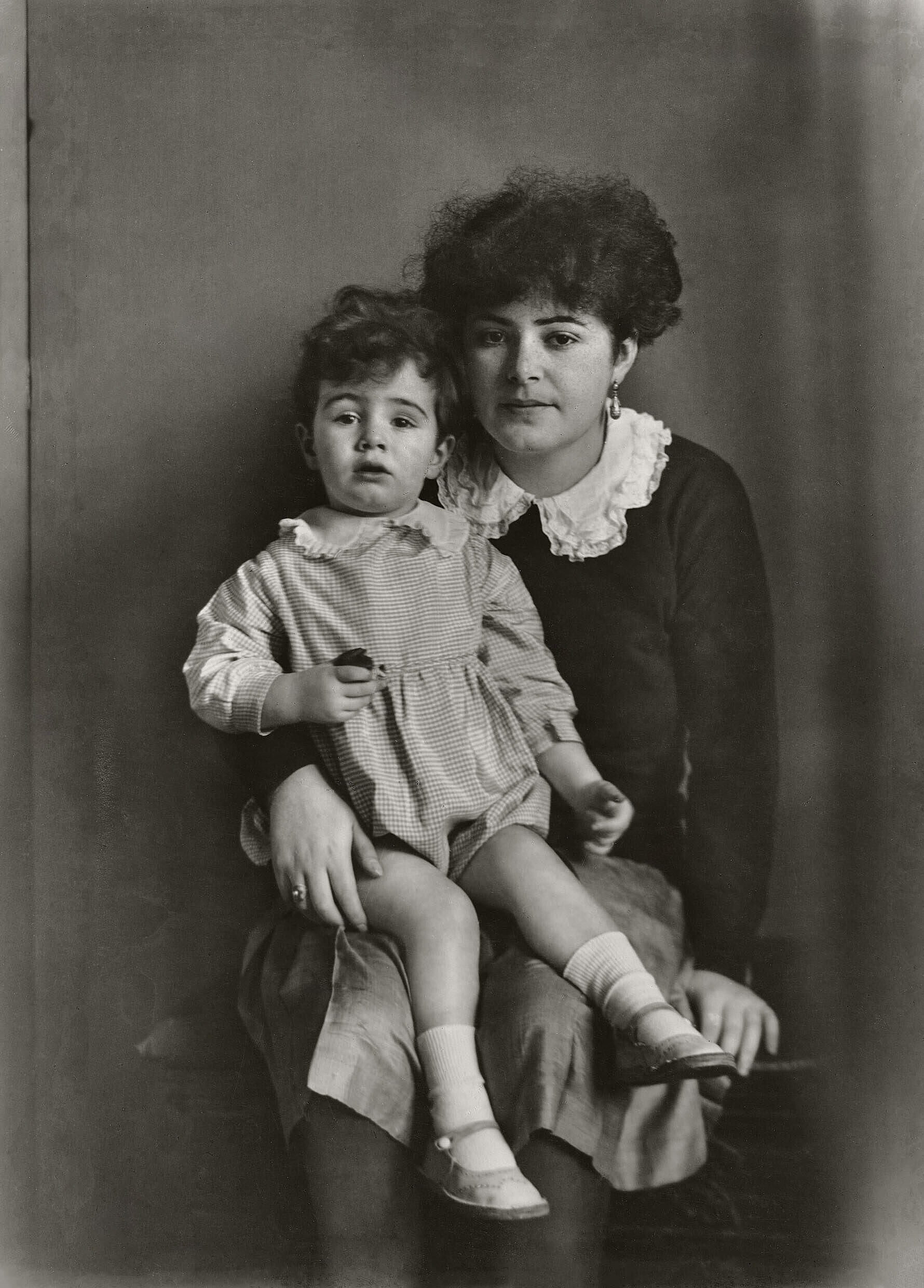 August Sander, Zum 150. Geburtstag, Ausstellung, Kunstausstellung, Mutter und Tochter, Die Photographische Sammlung, Stiftung Kultur der Sparkasse KölnBonn, August Sander Archiv, VG Bild-Kunst, HGEsch Photography