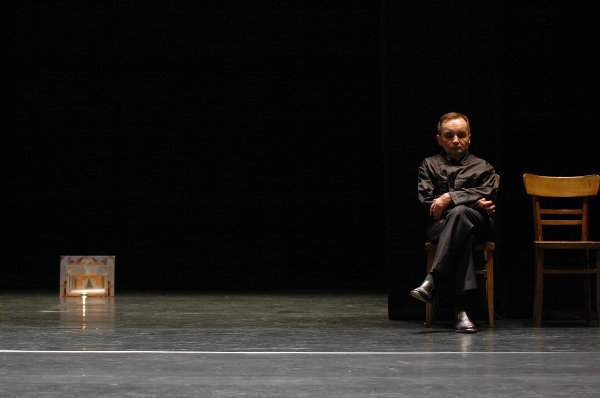 INSCRIT – Schreiben mit dem Körper, Ausstellung, Kunstausstellung, Köln, Deutsches Tanzarchiv, Raimund Hoghe, Rosa Frank, Swan Lake