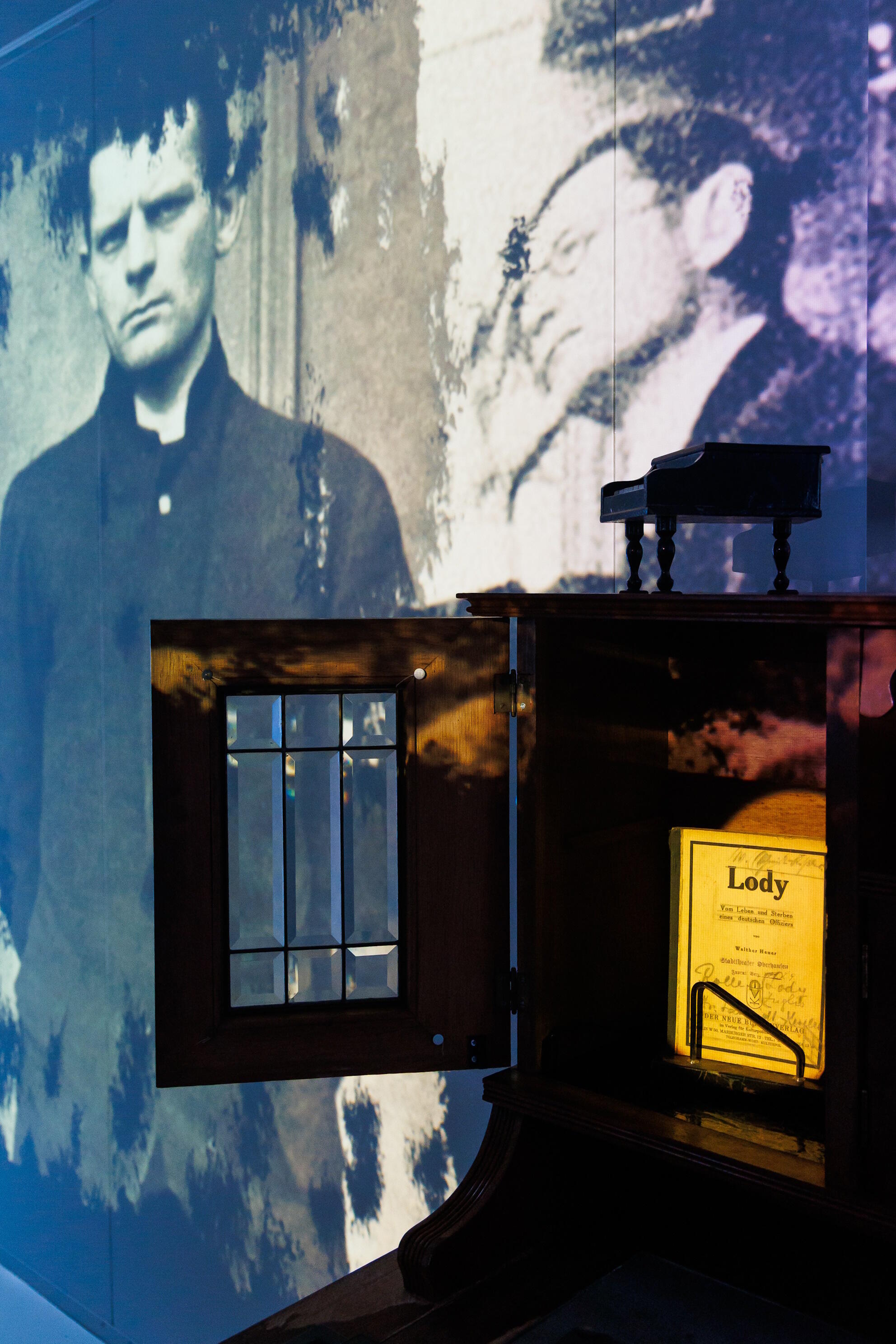 Memory of Things, Theater, Oberhausen, Theater Oberhausen, Container-Dorf, Axel J Scherer, Akademie für Theater und Digitalität Dortmund, Caspar Bankert, Nico Parisius, Lea Grüter, Friedrich Byusa Blam, Installation, Geschichte