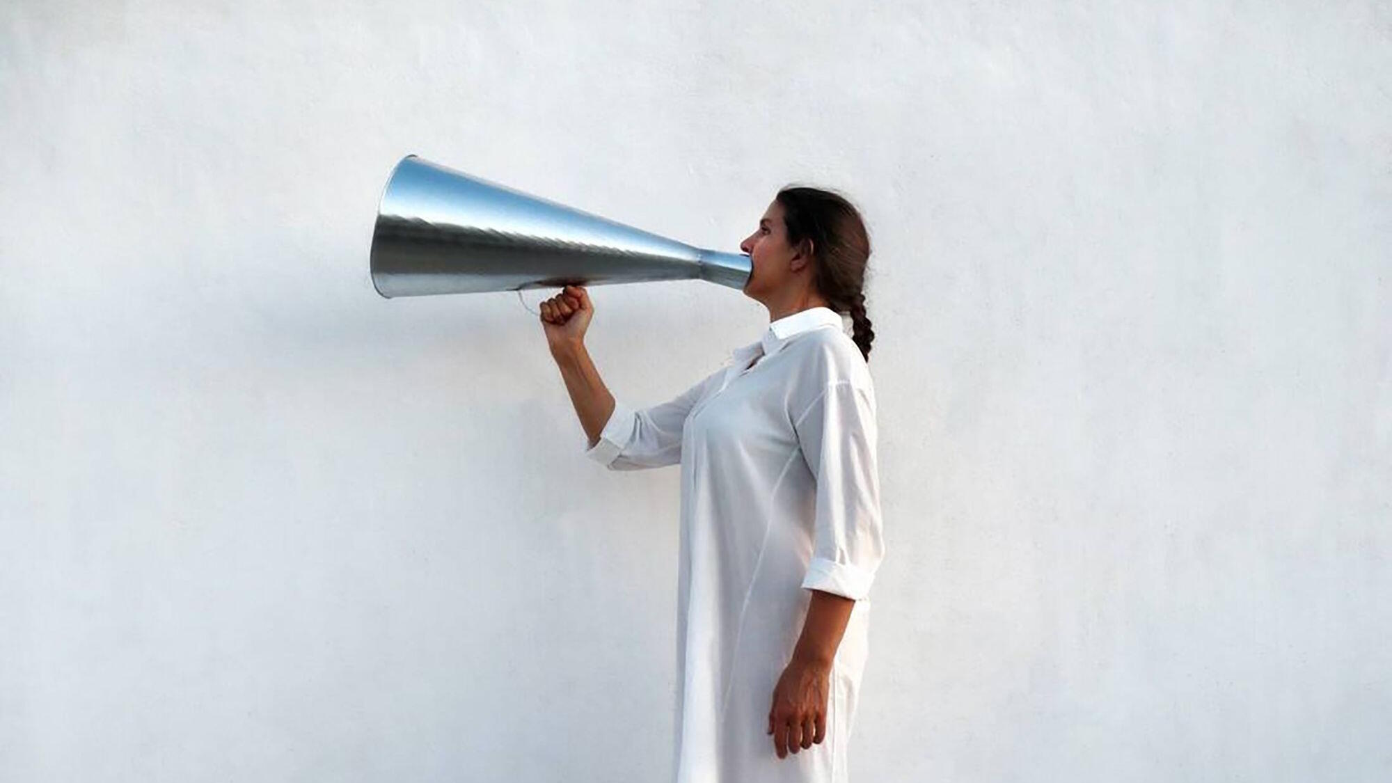 Marina Abramović, MAI, Ausstellung, Performancekunst, Performance, Bedburg-Hau, Museum Schloss Moyland, Virginia Mastrogiannaki, crypsinus (secretive)