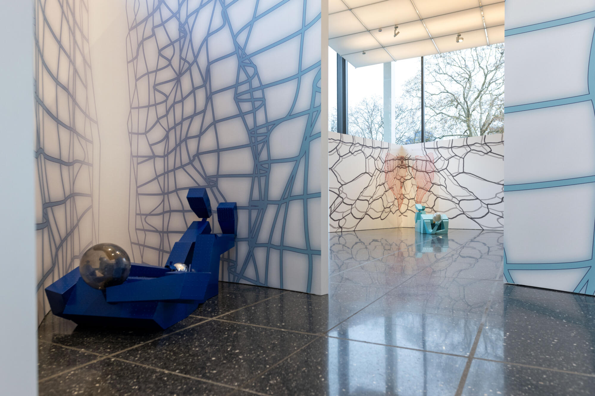 Flaka Haliti, Its urgency got lost in reverse (while being in constant delay) #3 (vorne) und #2 (hinten), 2019, Foto: Fabian Strauch. Courtesy the artist and Deborah Schamoni