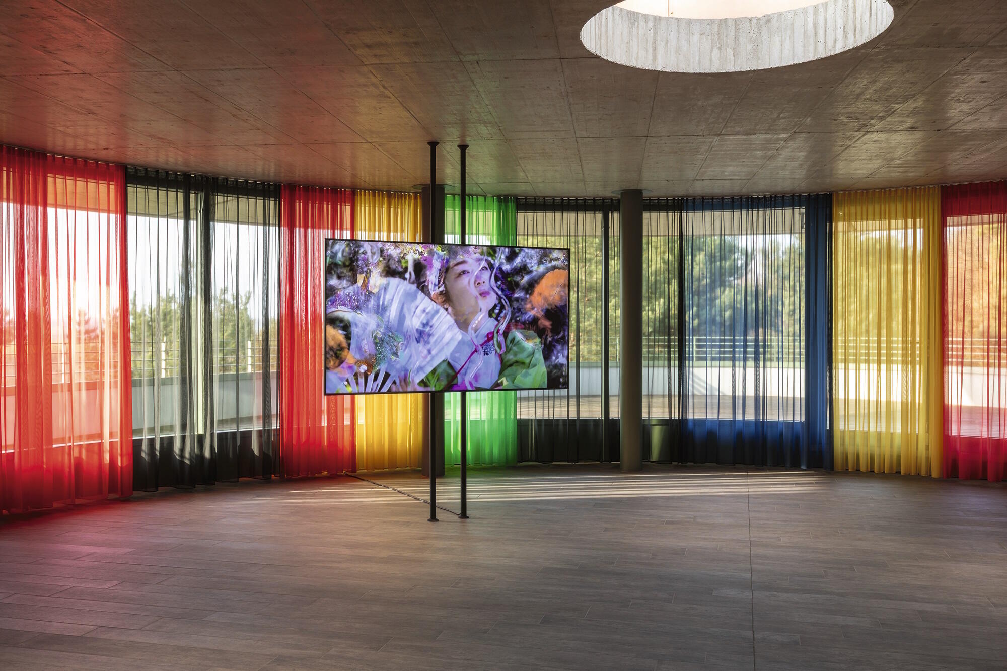 Jane and Louise Wilson, Ausstellung, Kunstausstellung, Neuss, Skulpturenhalle Neuss, Performance of Entrapment II, VG Bild-Kunst, Installationsansicht, Hanne Brandt, VG Bild-Kunst