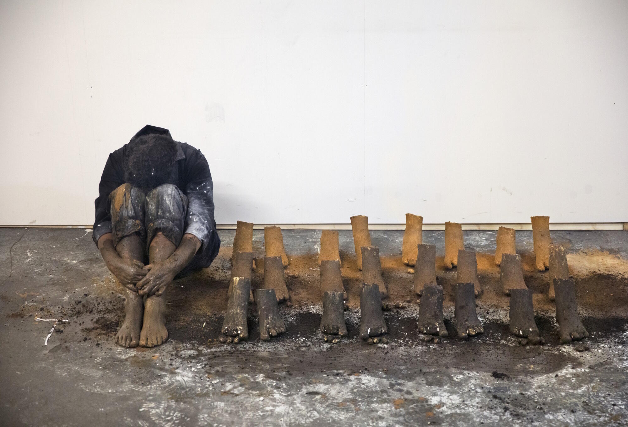 Marina Abramović, MAI, Ausstellung, Performancekunst, Performance, Bedburg-Hau, Museum Schloss Moyland, Rubiane Maia, Speirein, Manuel Vason