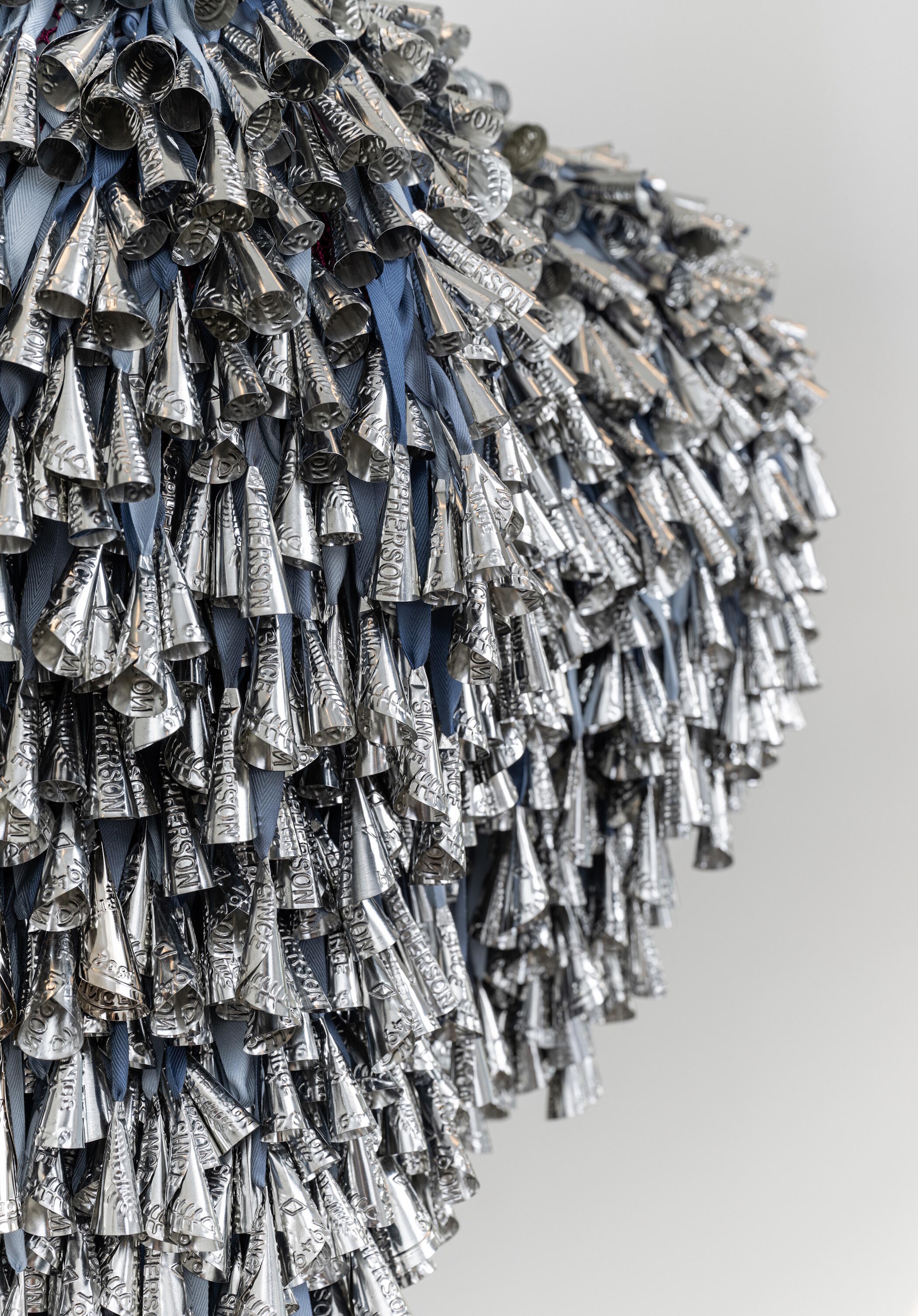 HIER UND JETZT im Museum Ludwig, De/Collecting Memories from Turtle Island, Ausstellung, Kunstausstellung, Köln, Museum Ludwig, Marie Watt, Thirteen Moons, Mario Gallucci