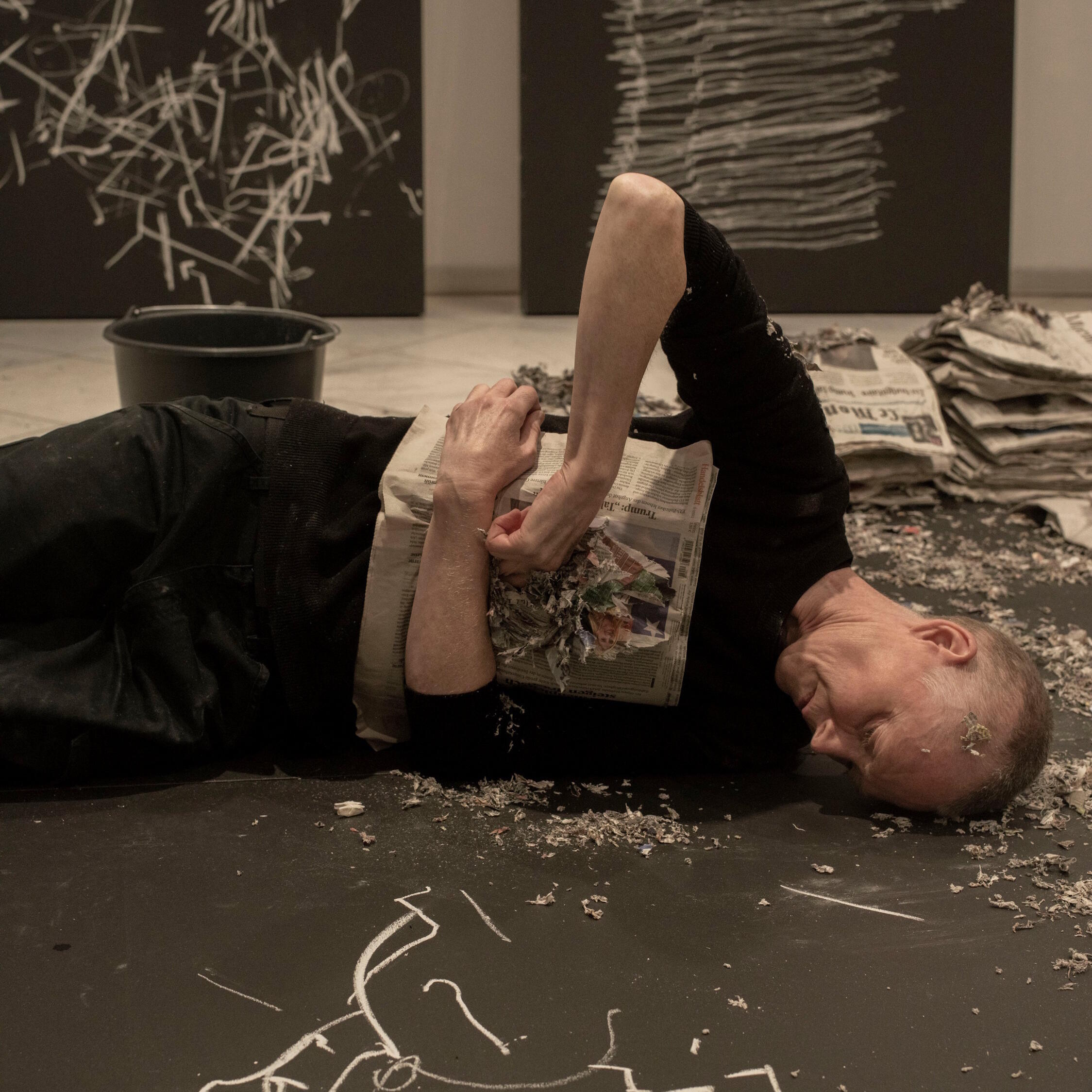 Marina Abramović, MAI, Ausstellung, Performancekunst, Performance, Bedburg-Hau, Museum Schloss Moyland, Sandra Johnston, Bone-Battery//Flat-High, Kirsten Becken, VG Bild-Kunst