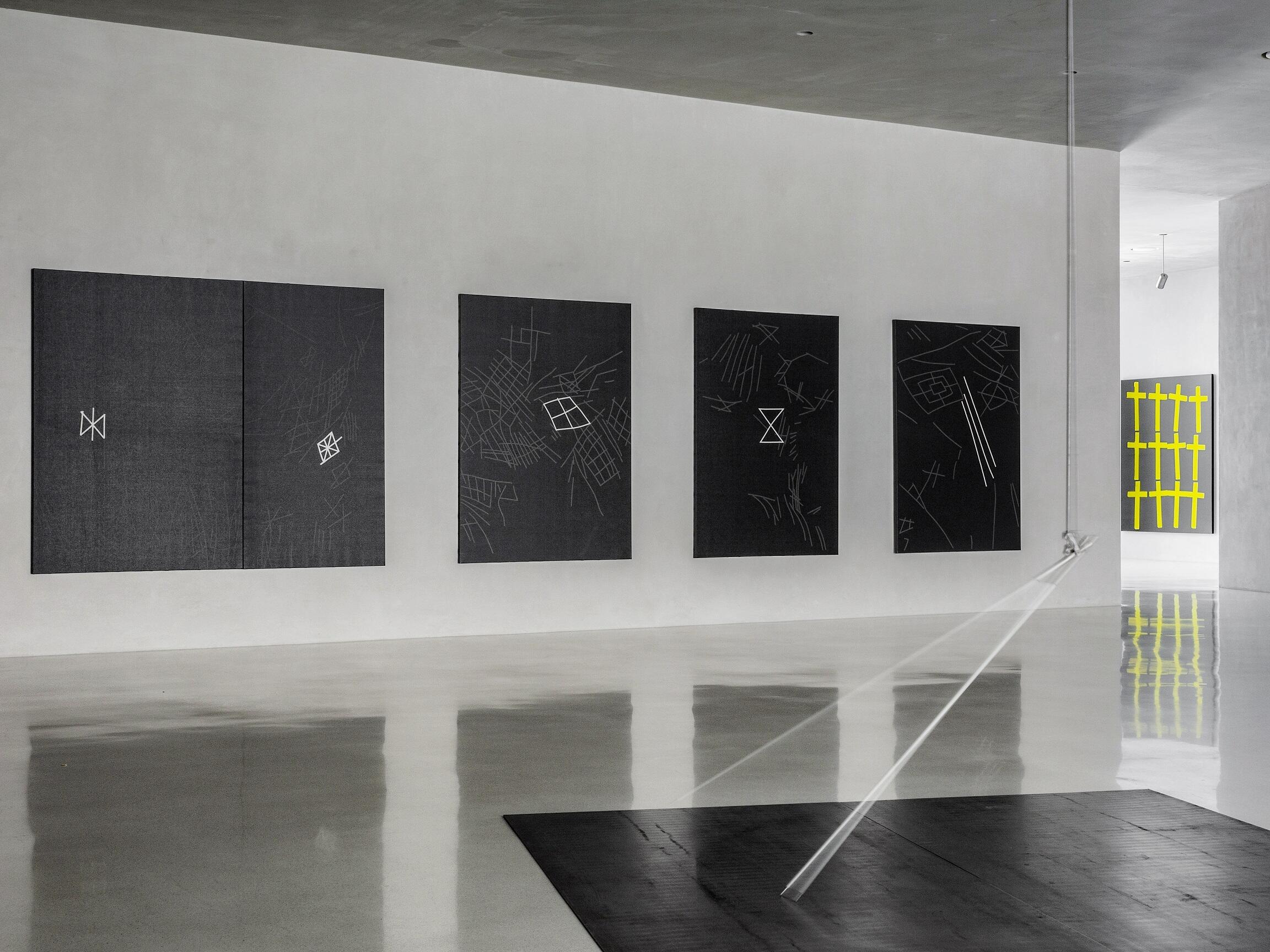 Wort Schrift Zeichen, Das Alphabet der Kunst, Ausstellung, Kunstausstellung, Köln, Kolumba, Andy Warhol, Rune Mields, Rebecca Horn
