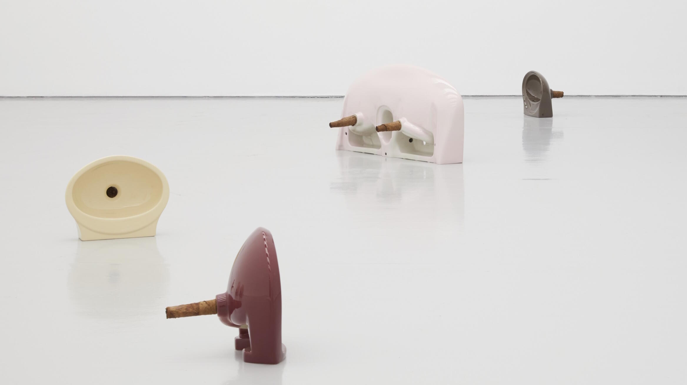 Das soziale Leben der Dinge, Ausstellung, Kunstausstellung, Siegen, MGK Siegen, Nina Beier, Plug, Stuart Whipps, Installationsansicht