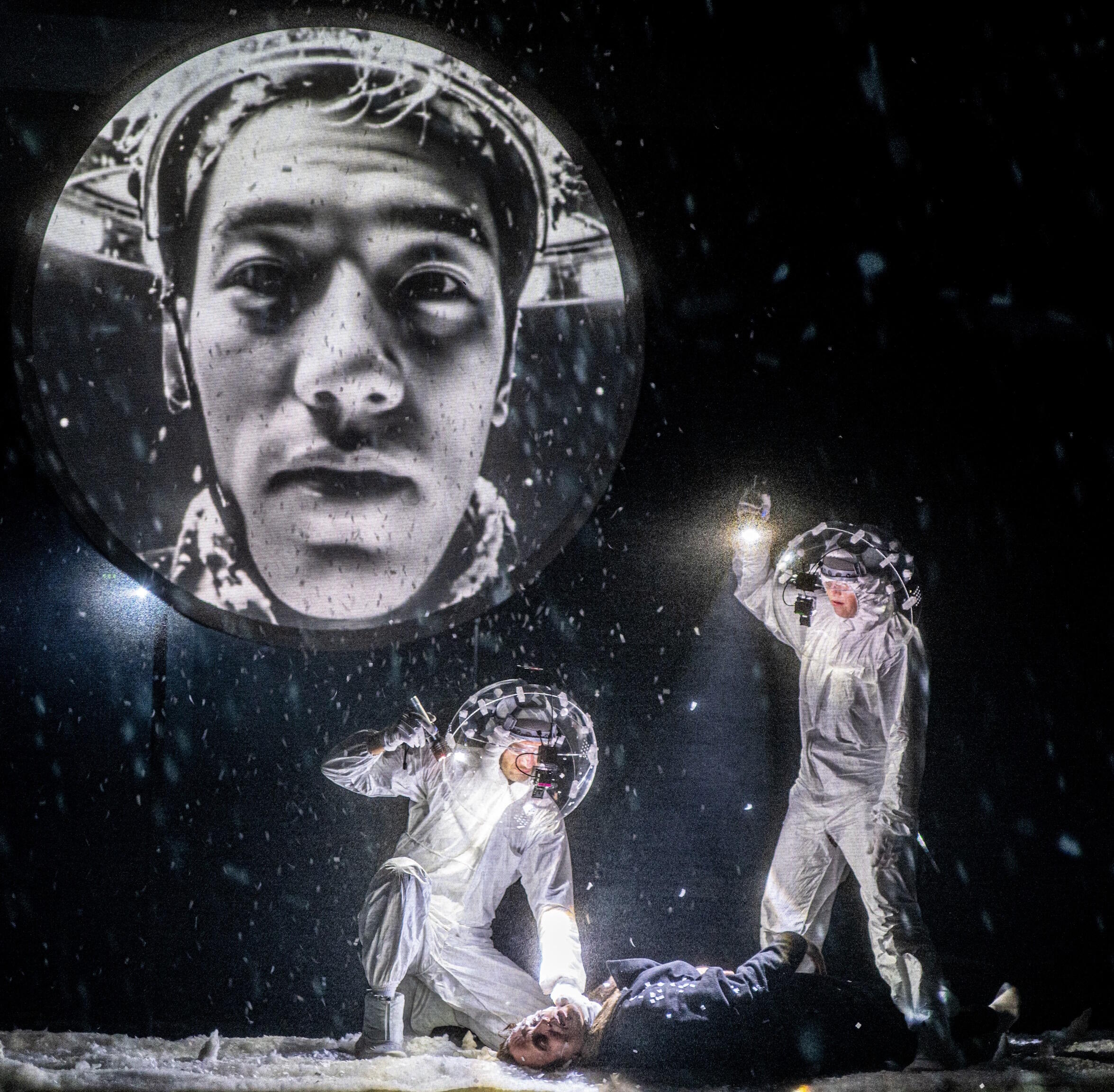 Der Schneesturm, Theater, Düsseldorf, Dhaus, Vladimir Sorokin, Kirill Serebrennikov, Vahid Amanpour, Ensemble