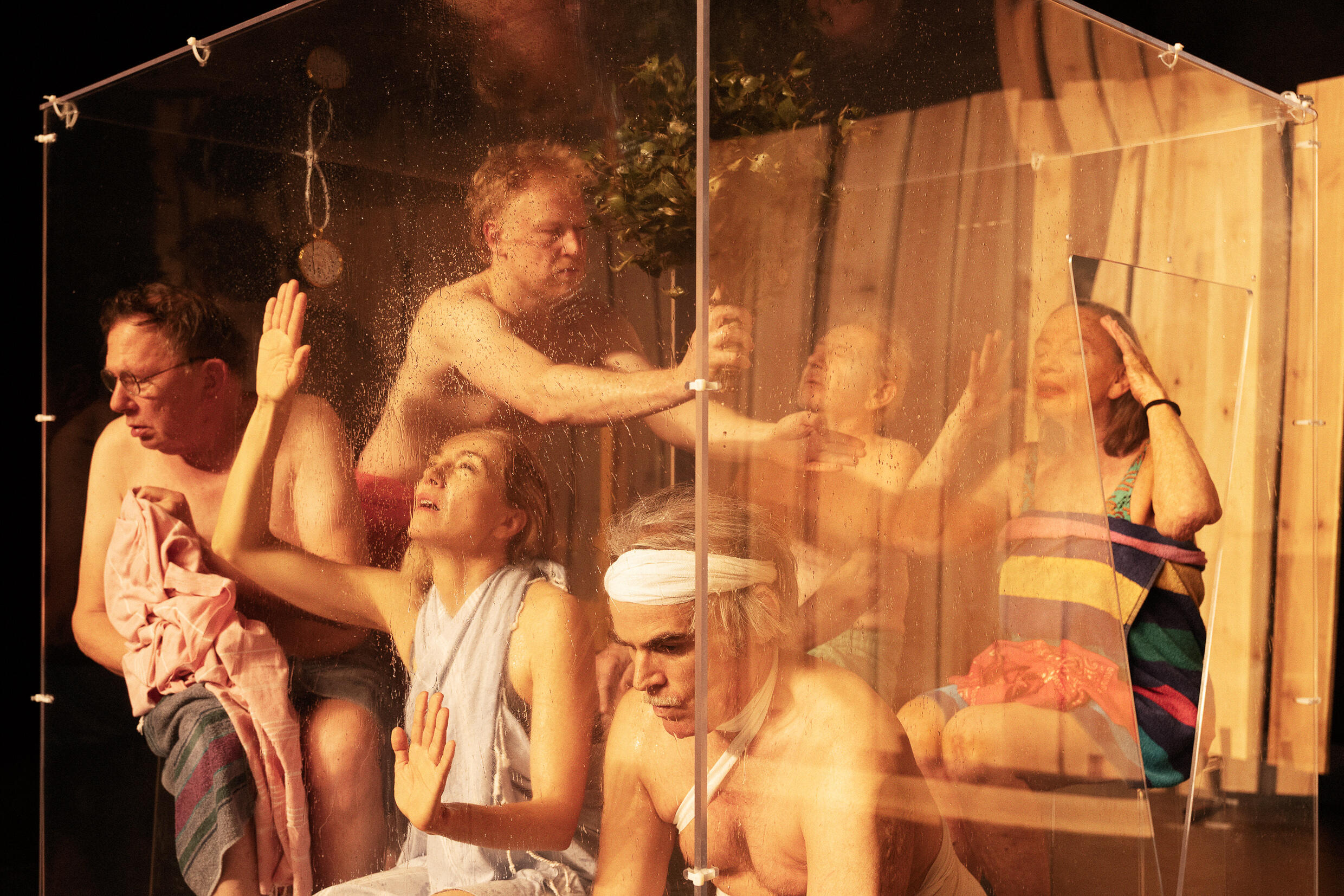 14. asphalt Festival, Festival, Kultur, Düsseldorf, Theater, Tanz, Musik, Literatur, Fotokunst, Tanzende Idiote, Armin Smailovic, Thorsten Lensing, Ursina Lardi, Karin Neuhäuser, Sebastian Blomberg, André Jung