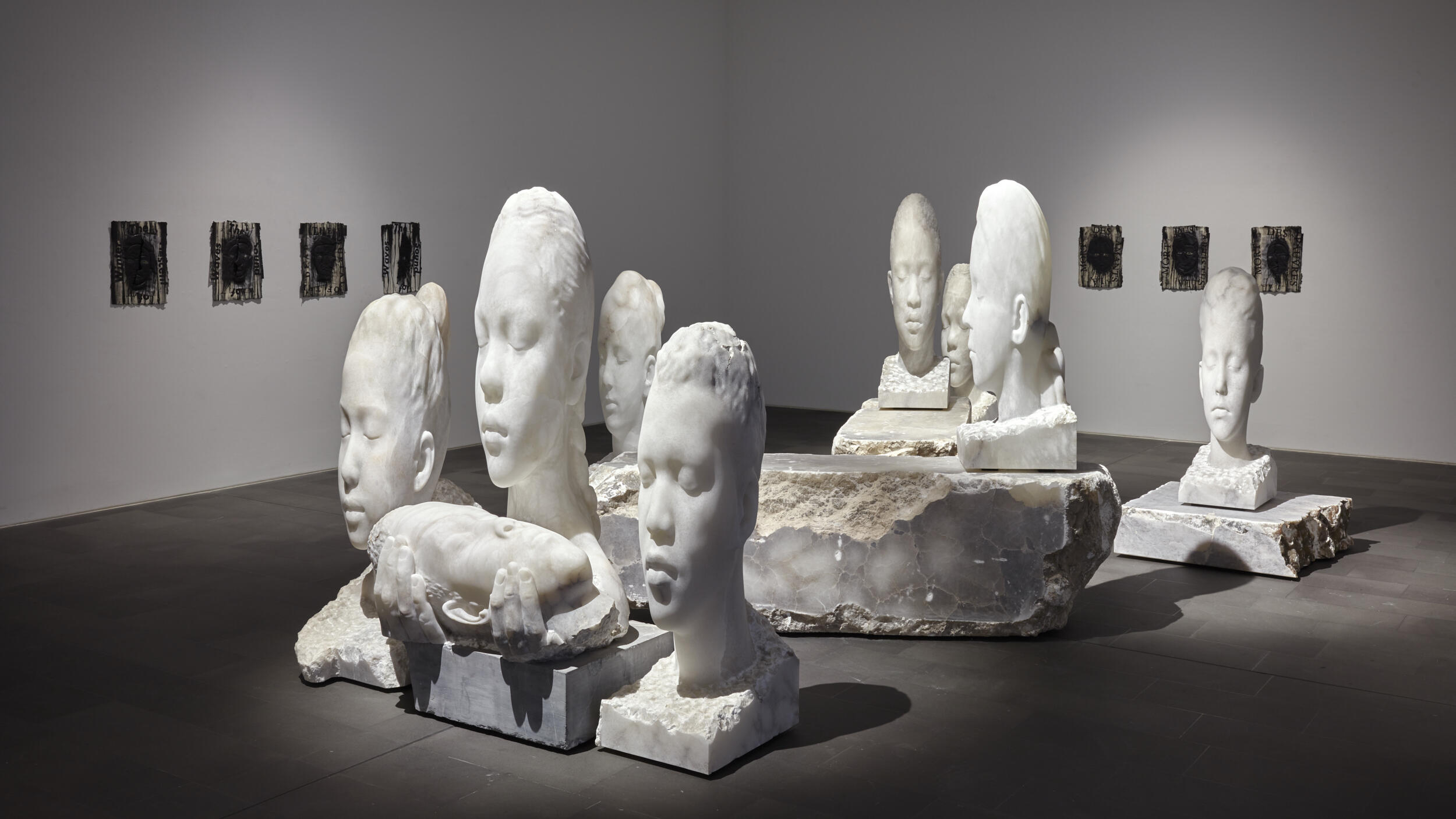 Jaume Plensa, Invisible, Ausstellung, Kunstausstellung, Duisburg, Museum Küppersmühle, MKM Museum Küppesmühle für Moderne Kunst, Installationsansicht, Mick Vincenz, VG Bild-Kunst
