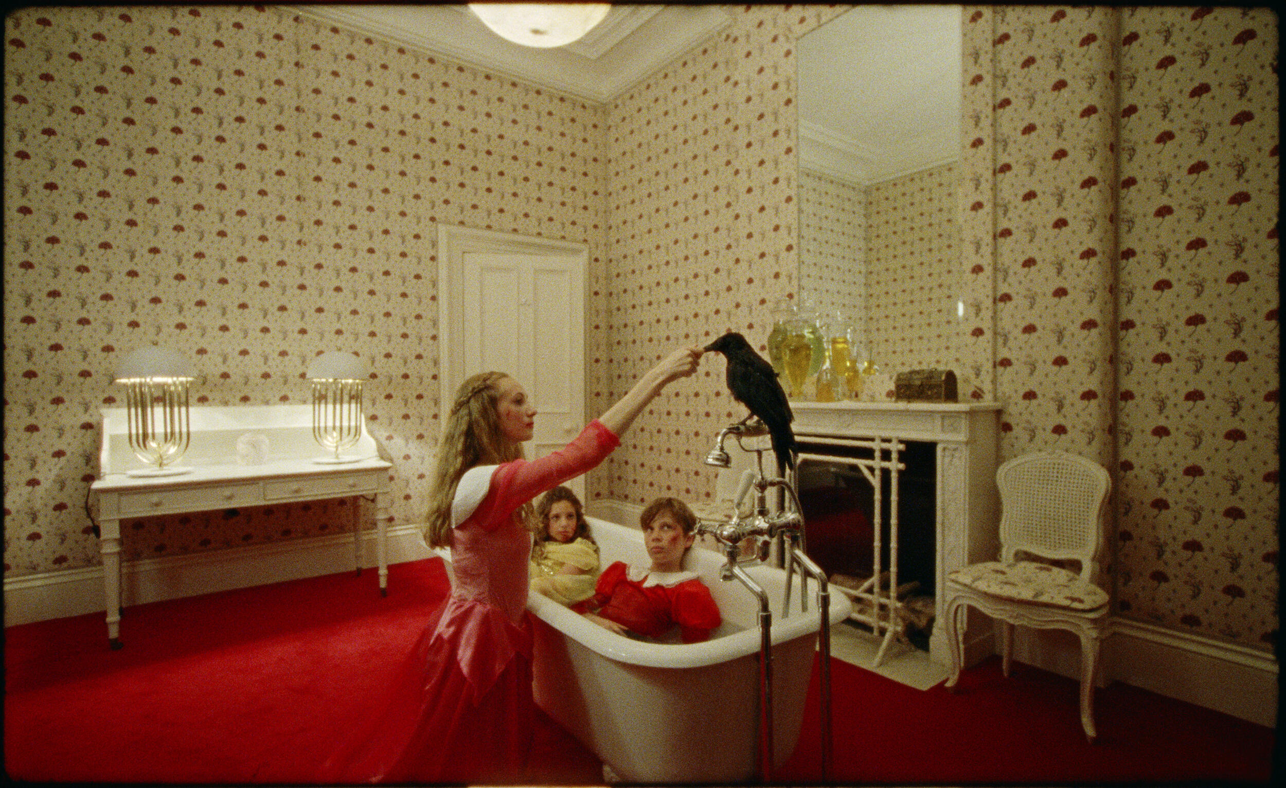 Für die Vögel, Ausstellung, Kunstausstellung, Siegen, MGK Siegen, Marianna Simnett, The Bird Game, Filmstill, , Société Berlin, FVU, the Rothschild Foundation, Franz Hals Museum