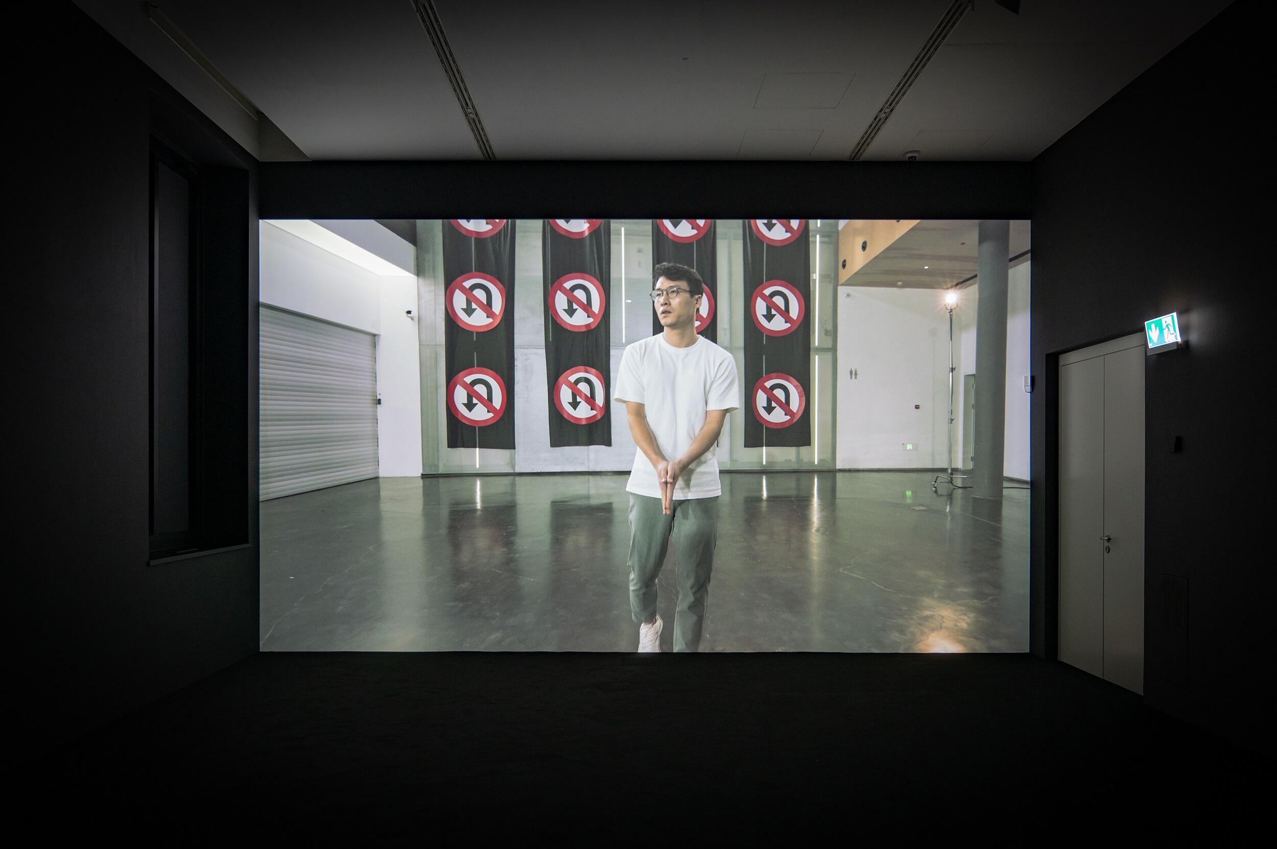 K21 Global Art Award ,Wang Tuo, Ausstellung, Kunstausstellung, Düsseldorf, Kunstsammlung NRW, K21, The Second Interrogation, Videoinstallation