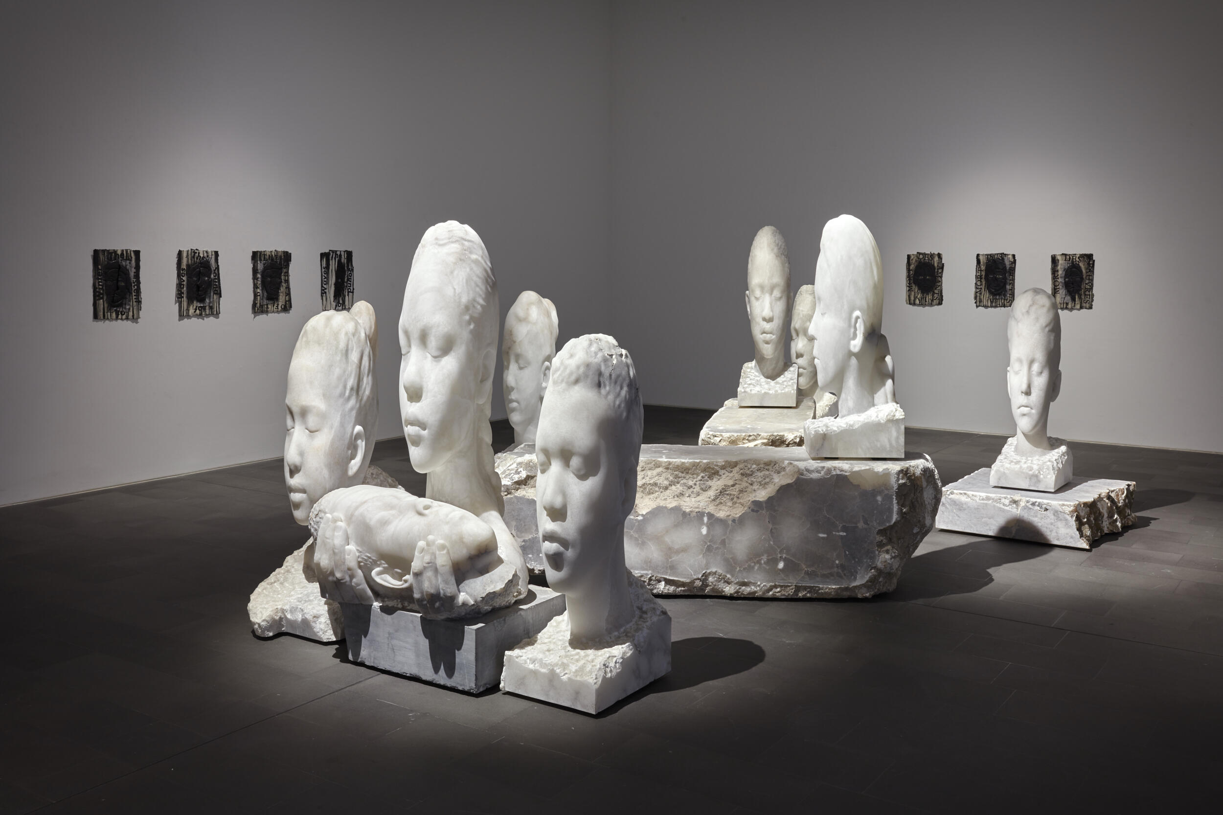 Jaume Plensa, Invisible, Ausstellung, Kunstausstellung, Duisburg, Museum Küppersmühle, MKM Museum Küppesmühle für Moderne Kunst, Installationsansicht, Mick Vincenz, VG Bild-Kunst