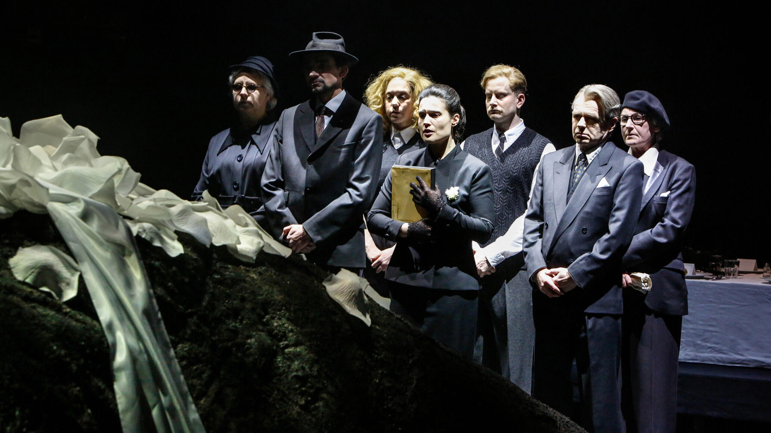 Bruder Eichmann/Geschwister Eichmann, Theater, Oberhausen Theater Oberhausen, Birgit Hupfeld