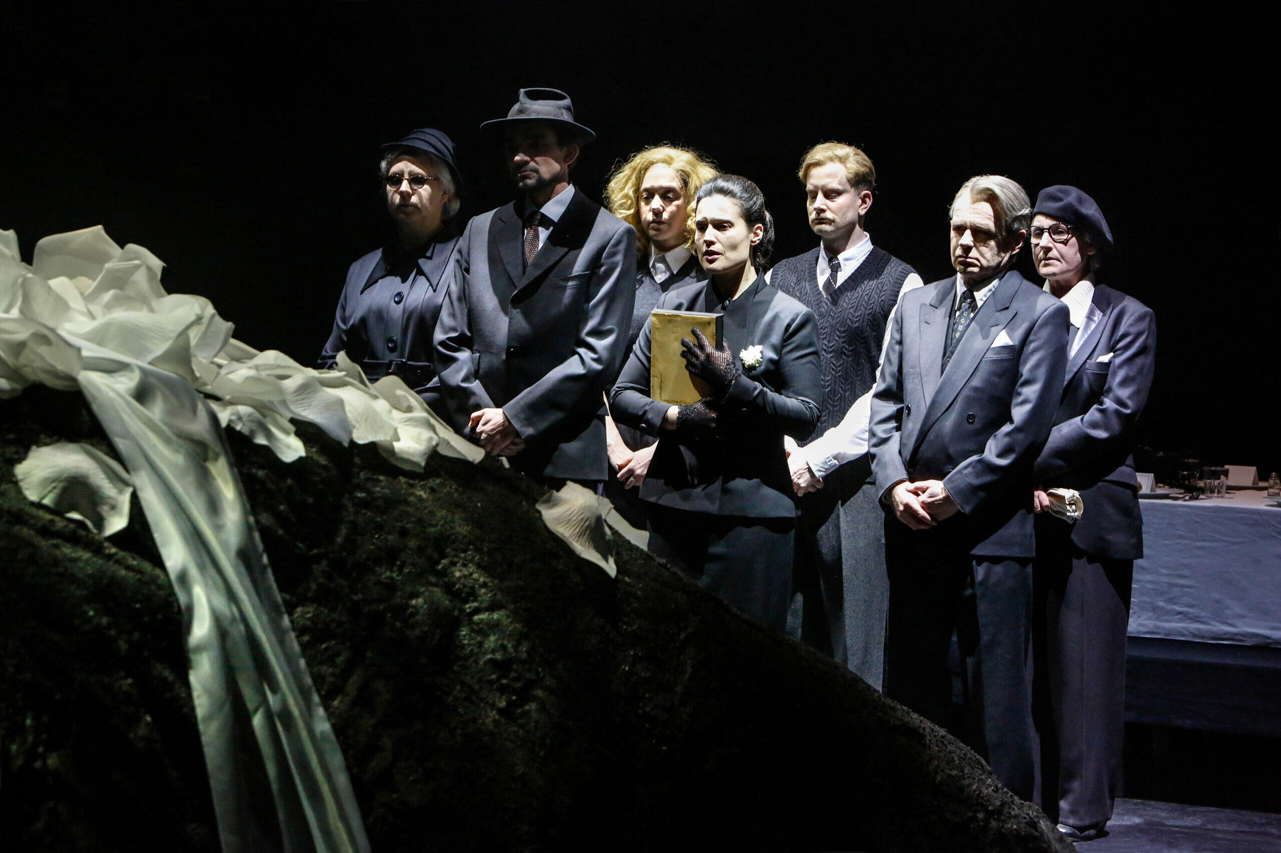 Bruder Eichmann/Geschwister Eichmann, Theater, Oberhausen Theater Oberhausen, Birgit Hupfeld