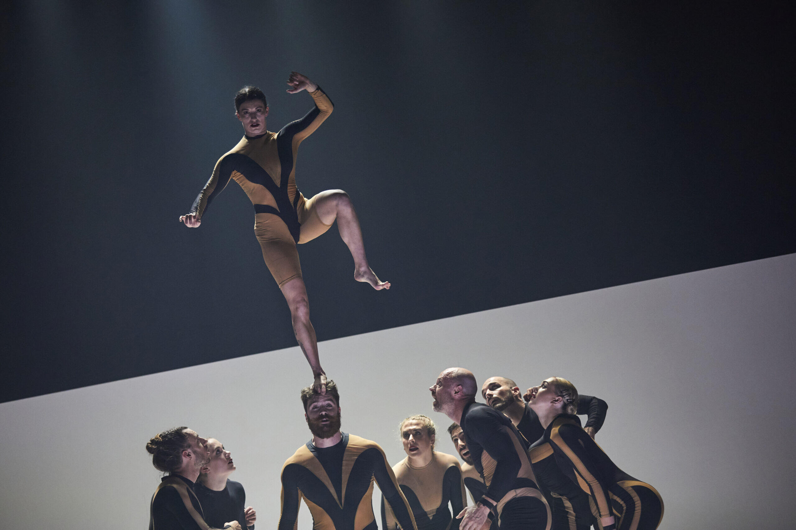 Düsseldorf Festival 2025, Festival, Düsseldorf, Verschiedene Orte Düsseldorf, CIRCA, Wolf, Andy Phillipson, Tanz, Neuer Zirkus, Musik, Theater