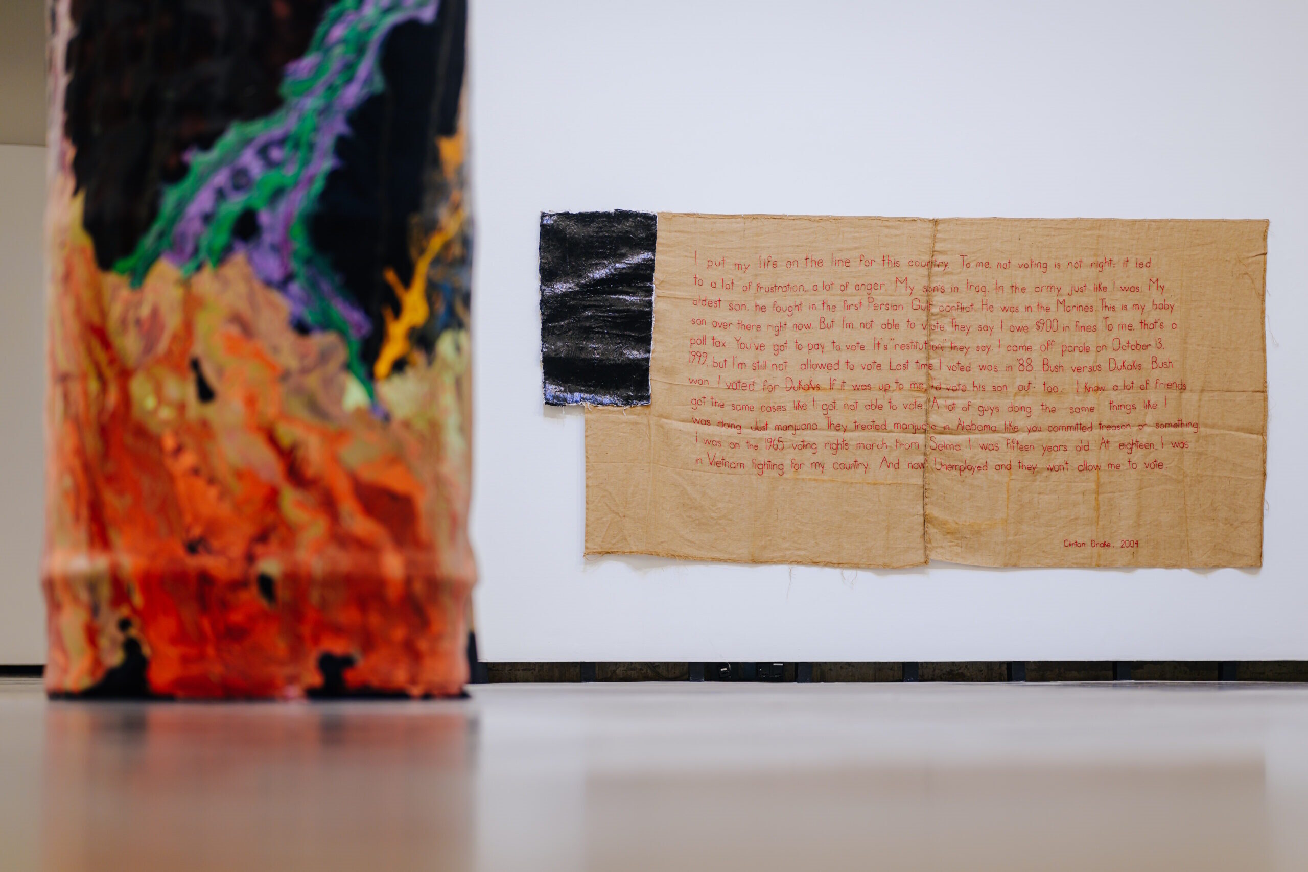 Rodney McMillian, The Land: Not Without a Politic, Ausstellung, Kunstausstellung, Herford, Marta Herford, flag VI, Vielmetter, Petzel Gallery, Besim Mazhiqi