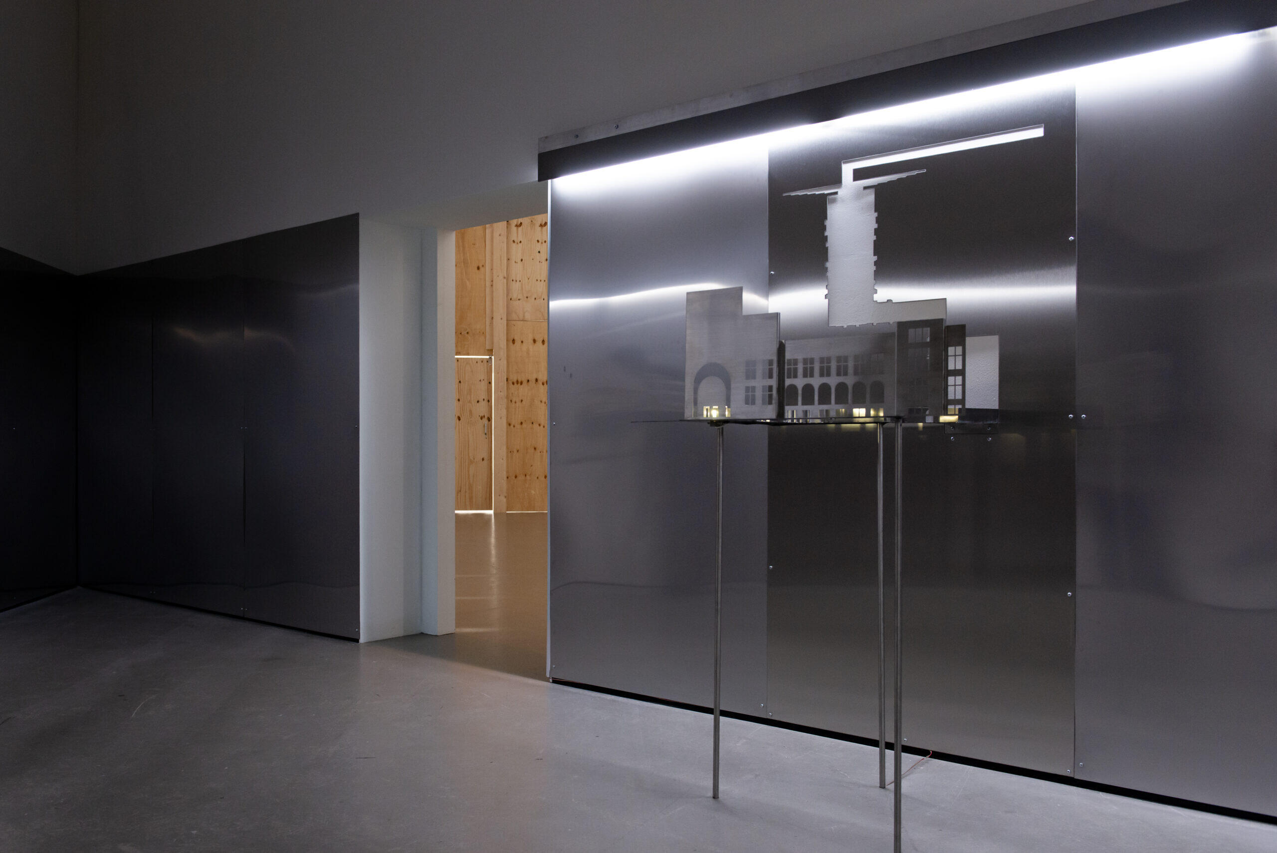 ars viva 2026, Ausstellung, Kunstausstellung, Herford, Marta Herford, Prateek Vijan, Cromwell Road Exit, Ausstellungsansicht Kunstverein in Hamburg, Maximilian Glas