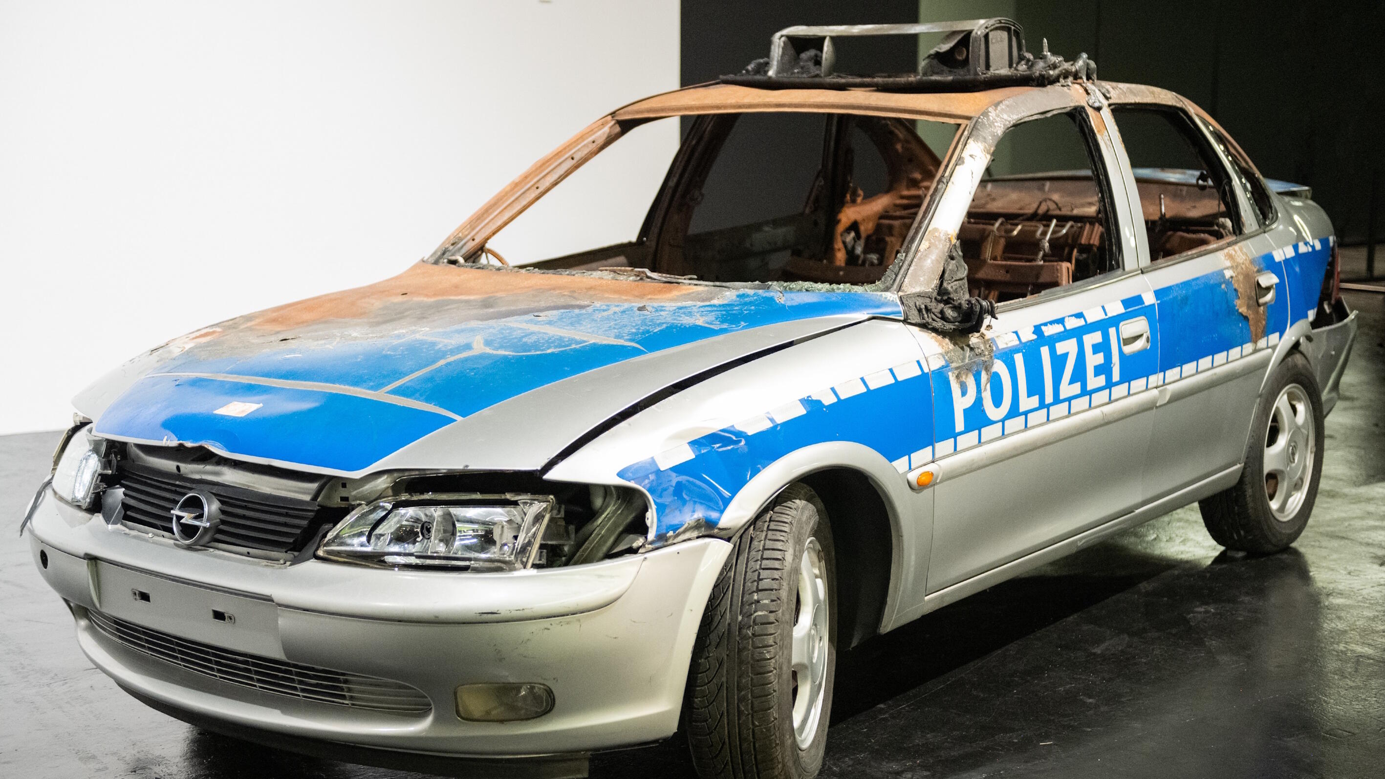 Do worry be happy, Ausstellung, Kunstausstellung, Wuppertal, Kunsthalle Barmen, Frankfurter Hauptschule, Visionäre Ruine, Almut Elhardt