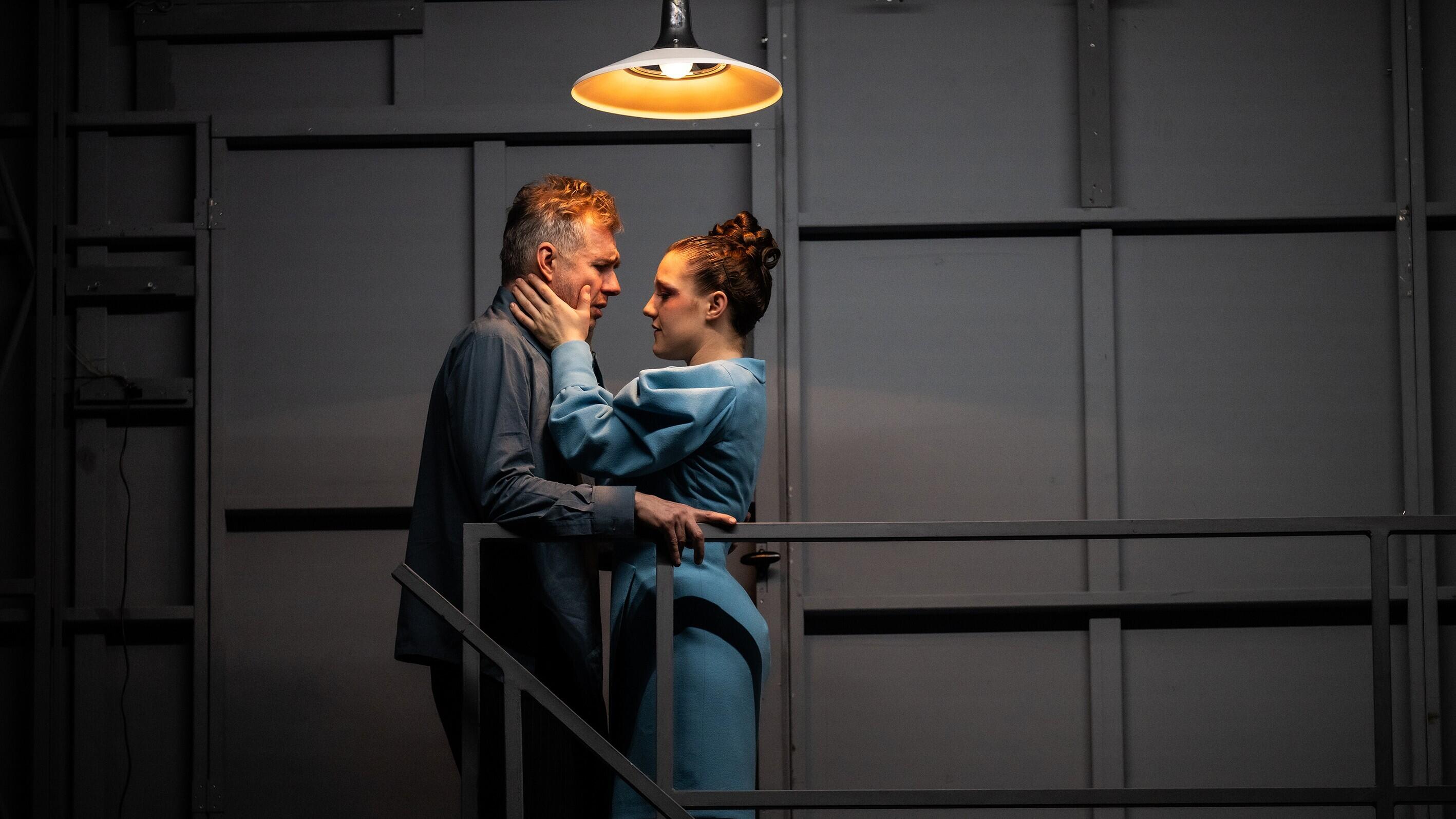 Die Nashörner, Theater, Düsseldorf, Dhaus, Eugène Ionesco, Selen Kara, Heiko Raulin, Sophie Stockinger