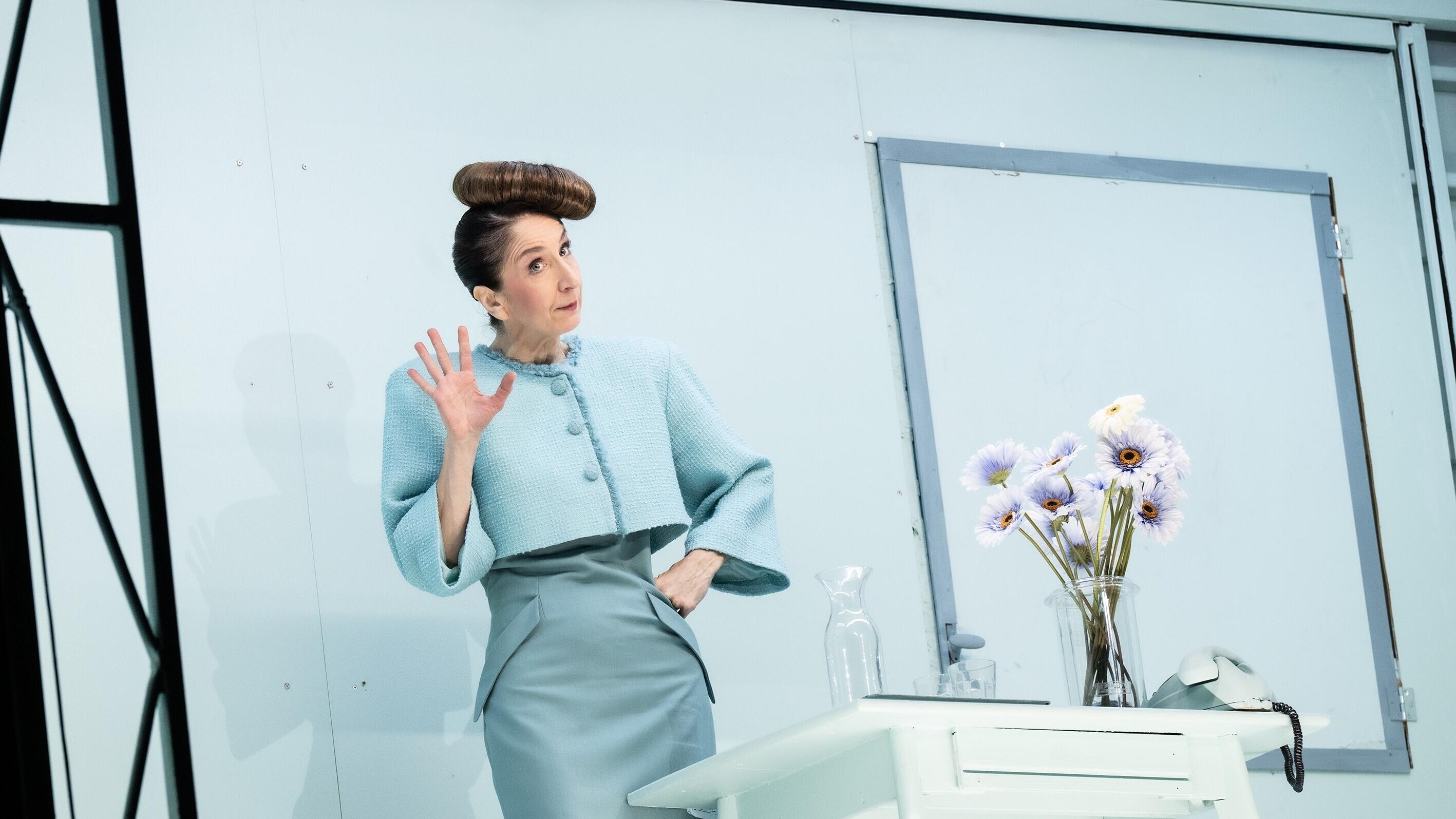 Die Nashörner, Theater, Düsseldorf, Dhaus, Eugène Ionesco, Selen Kara, Claudia Hübbecker, Sandra Then