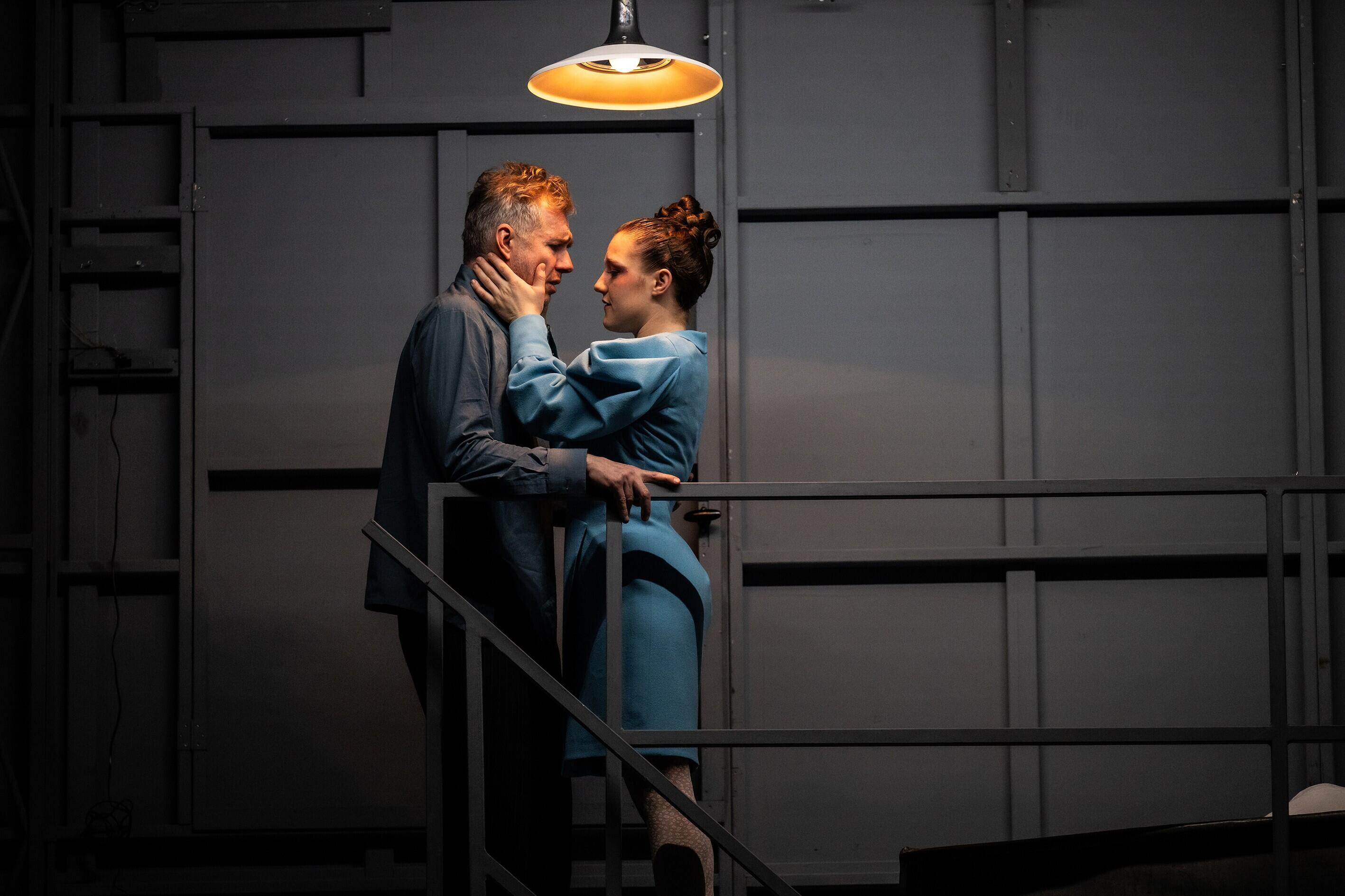 Die Nashörner, Theater, Düsseldorf, Dhaus, Eugène Ionesco, Selen Kara, Heiko Raulin, Sophie Stockinger