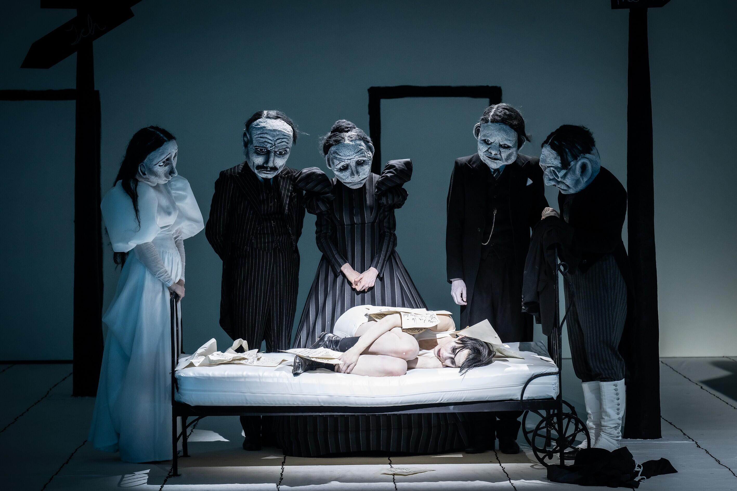 Kafkas Traum, Theater, Düsseldorf, Dhaus, Andreas Kriegenburg, Minna Wündrich, Jürgen Sarkiss, Cathleen Baumann, Pauline Kästner, Raphael Gehrmann, Alexander Wanat, Sandra Then