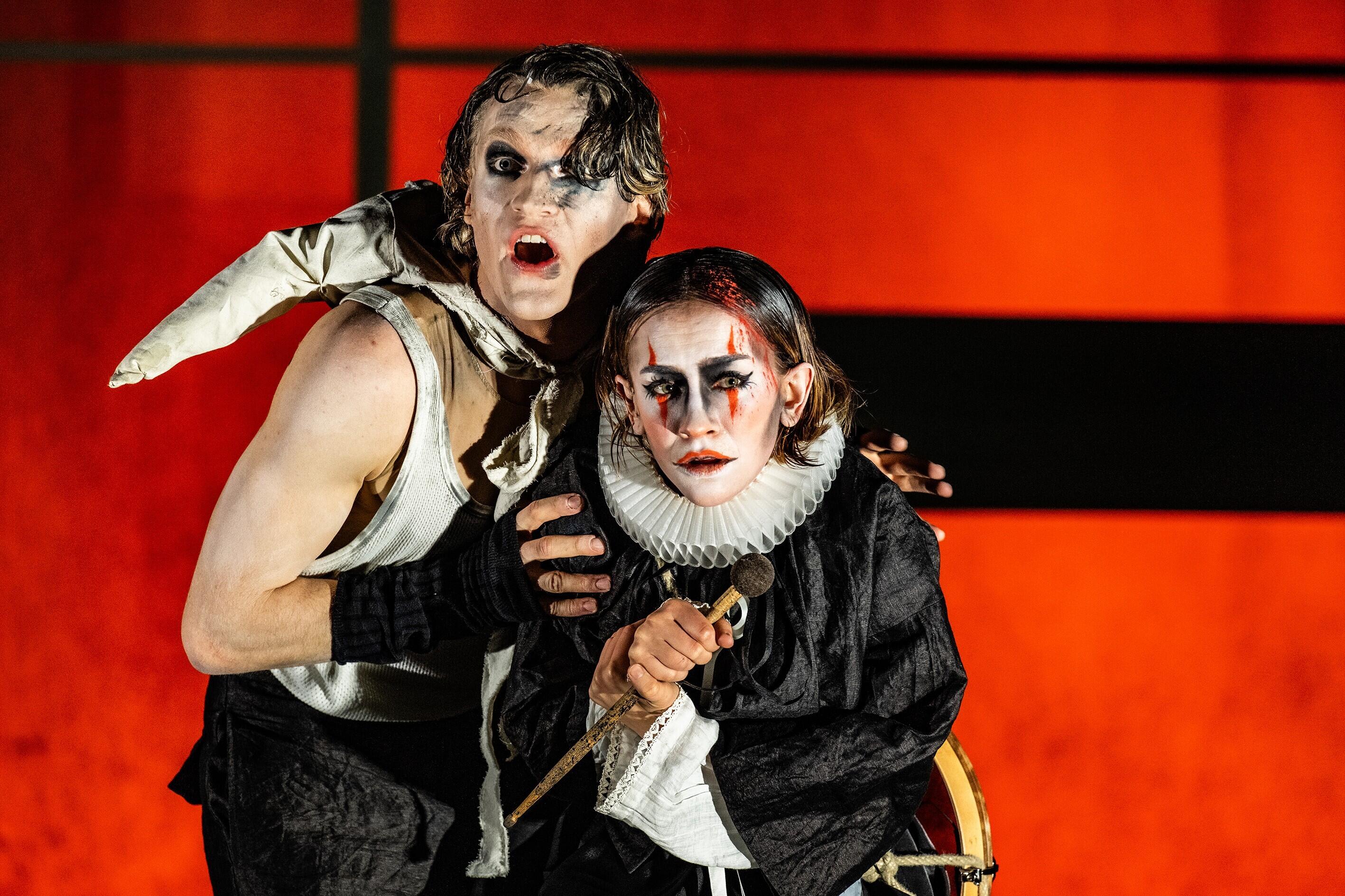 Tyll, Theater, Düsseldorf, Dhaus, Daniel Kehlmann, André Kaczmarczyk, Sandra Then, Maurice Schnieper, Ludowika Held