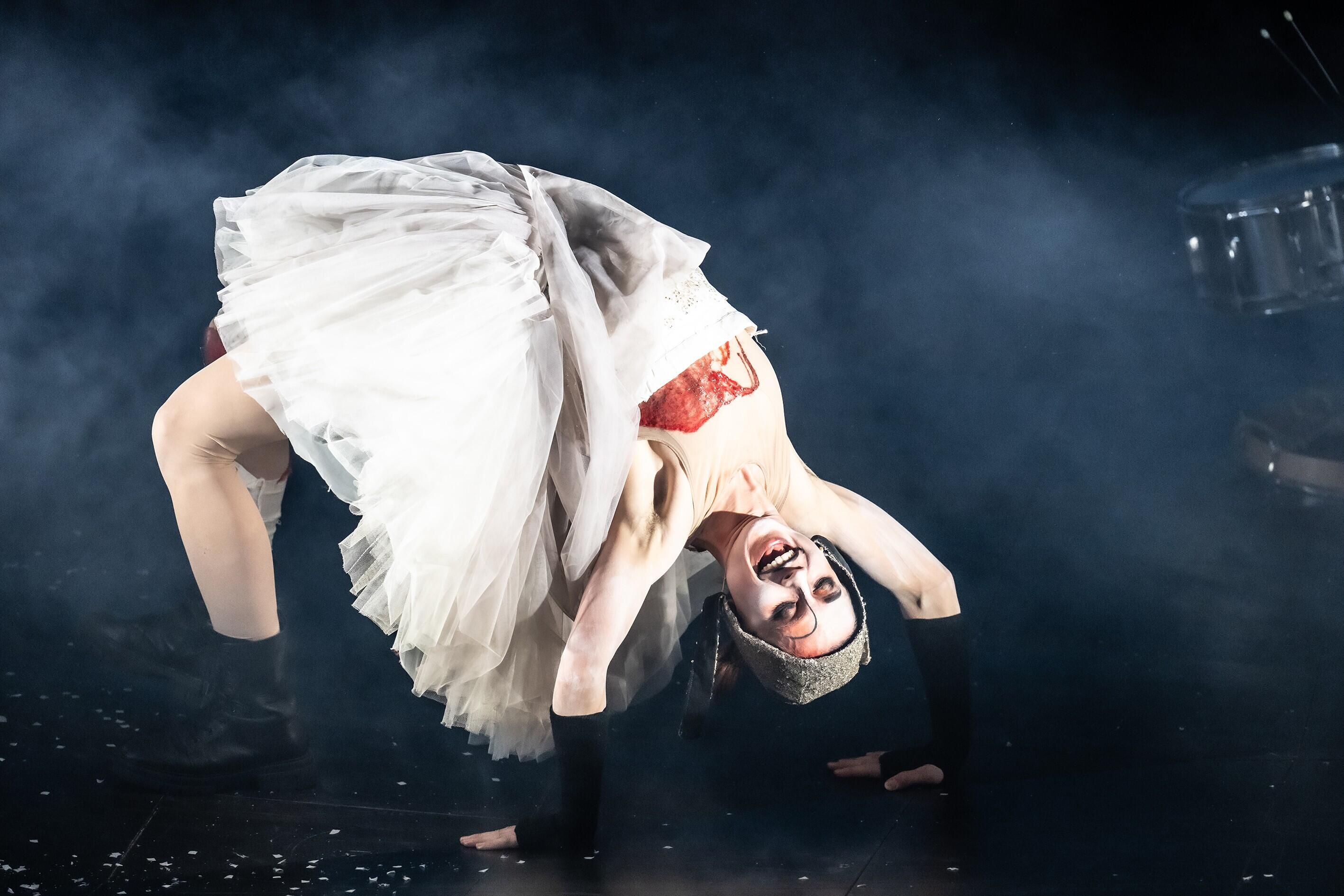 Tyll, Theater, Düsseldorf, Dhaus, Daniel Kehlmann, André Kaczmarczyk, Sandra Then, Anastasia Schöpa