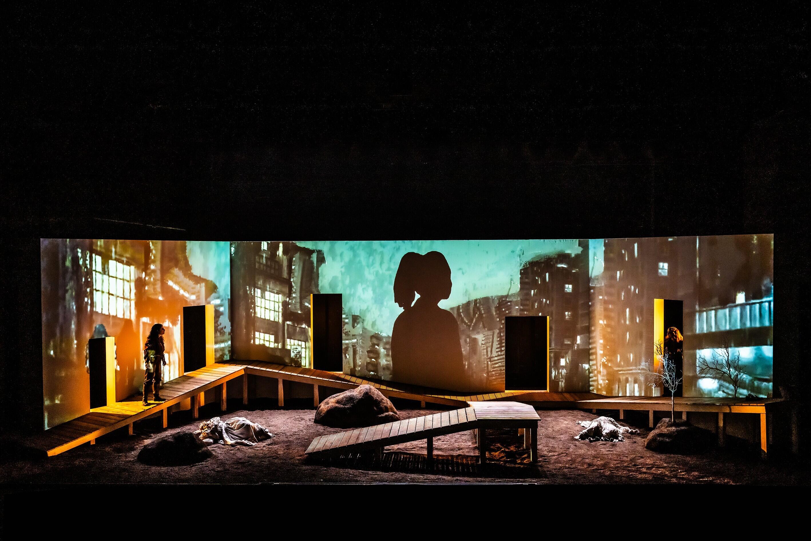 Verbrennungen, Theater, Düsseldorf, Dhaus, Wajdi Mouawad, Bassam Ghazi, Hasti Karami, Soukaina O., Vivian Kassem, Sara Alshami, Sandra Then