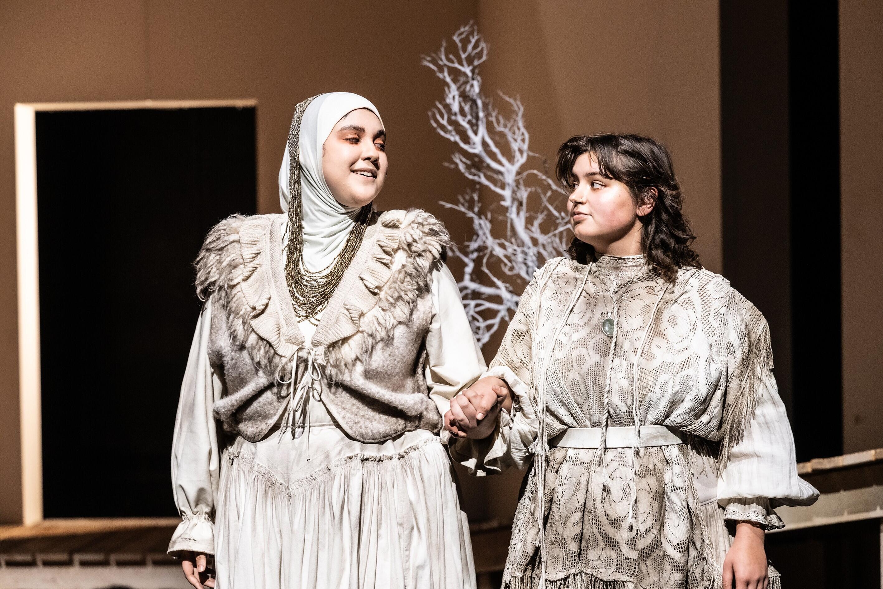 Verbrennungen, Theater, Düsseldorf, Dhaus, Wajdi Mouawad, Bassam Ghazi, Sandra Then, Soukaina O., Vivian Kassem