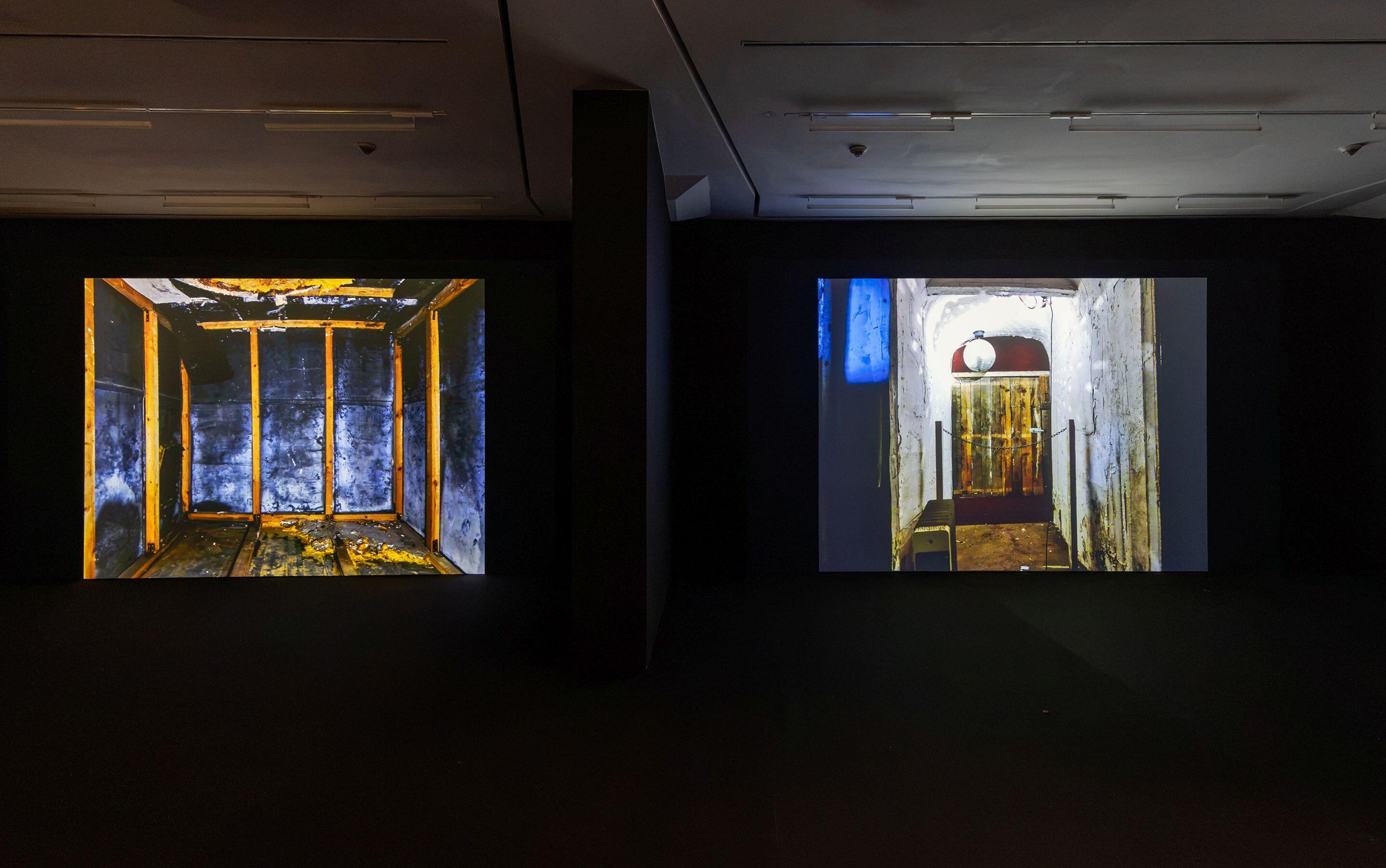 Gregor Schneider, Haus u r 2026, Ausstellung, Kunstausstellung, Düsseldorf, Kunsthalle Düsseldorf, VG Bild-Kunst, Installationsansicht Liveschaltungen Haus u r, Melanie Zanin