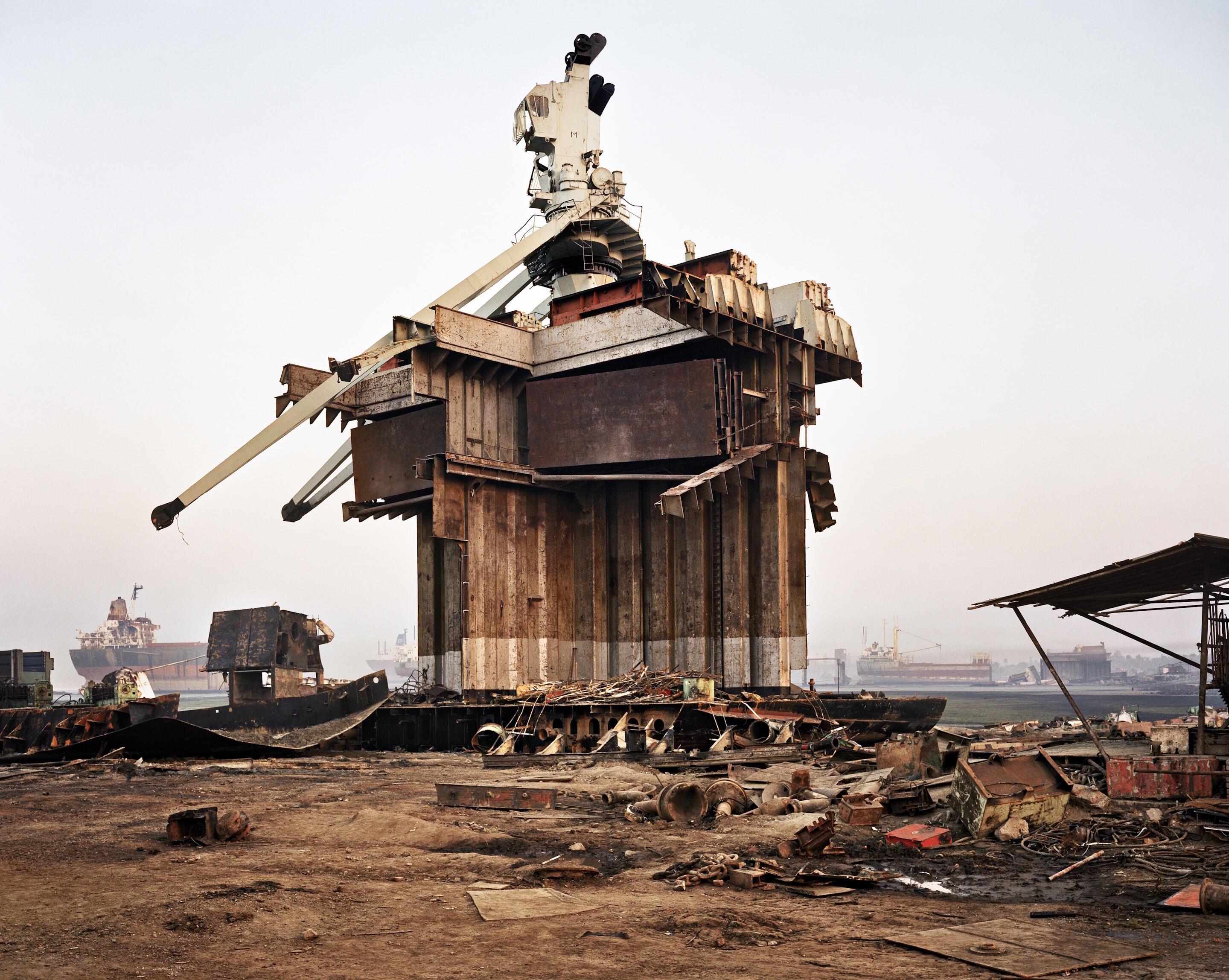 Expedition Weltmeere, Ausstellung, Kunstausstellung, Bonn, Bundeskunsthalle, Edward Burtynsky, Schiffsabwrackung 32, Chittagong, Bangladesch, Galerie Springer Berlin