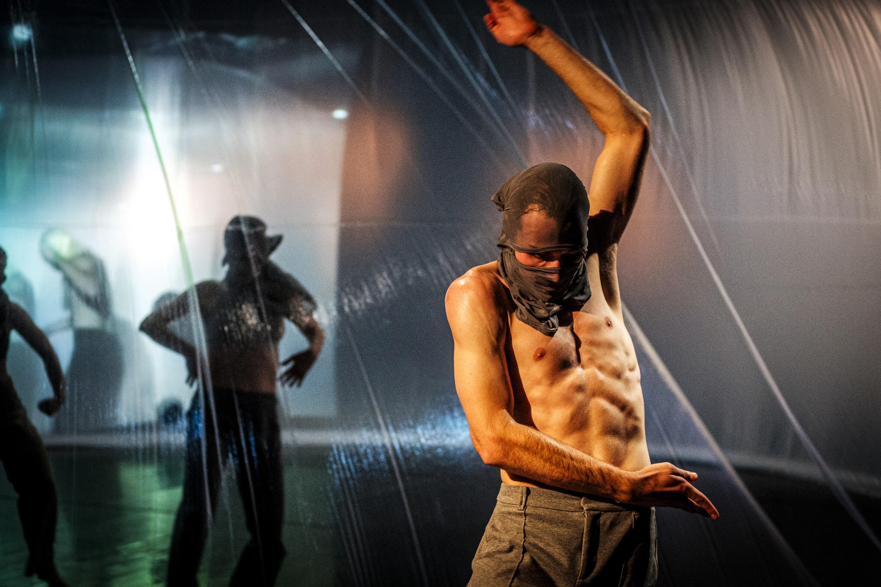 Love Eat (never) Sleep, Begehbare Tanzinstallation, Performance, Köln, Barnes Crossing, Immersiv, IP Tanz, Oliver Stroemer