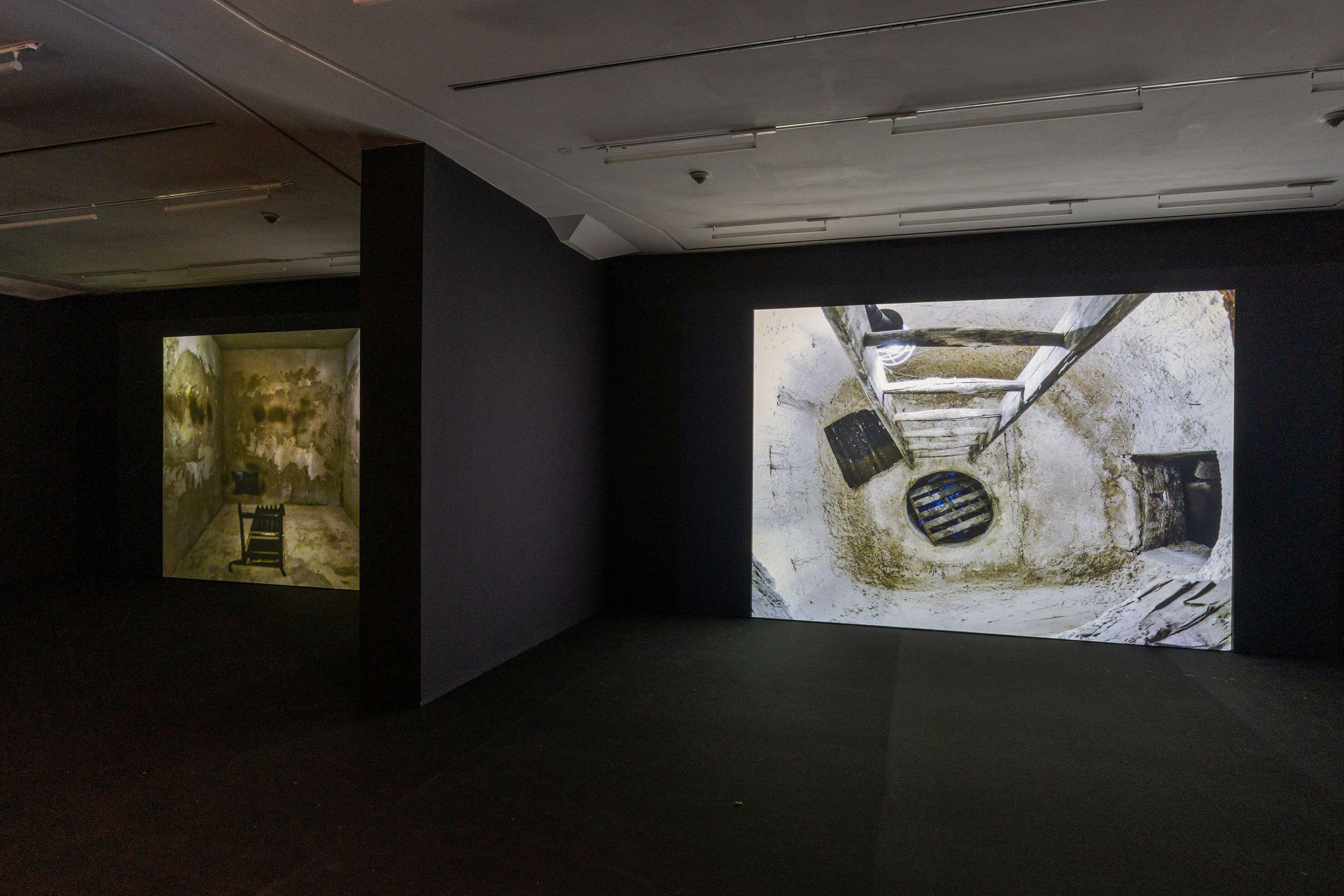 Gregor Schneider, Haus u r 2026, Ausstellung, Kunstausstellung, Düsseldorf, Kunsthalle Düsseldorf, VG Bild-Kunst, Installationsansicht Liveschaltungen Haus u r, Melanie Zanin