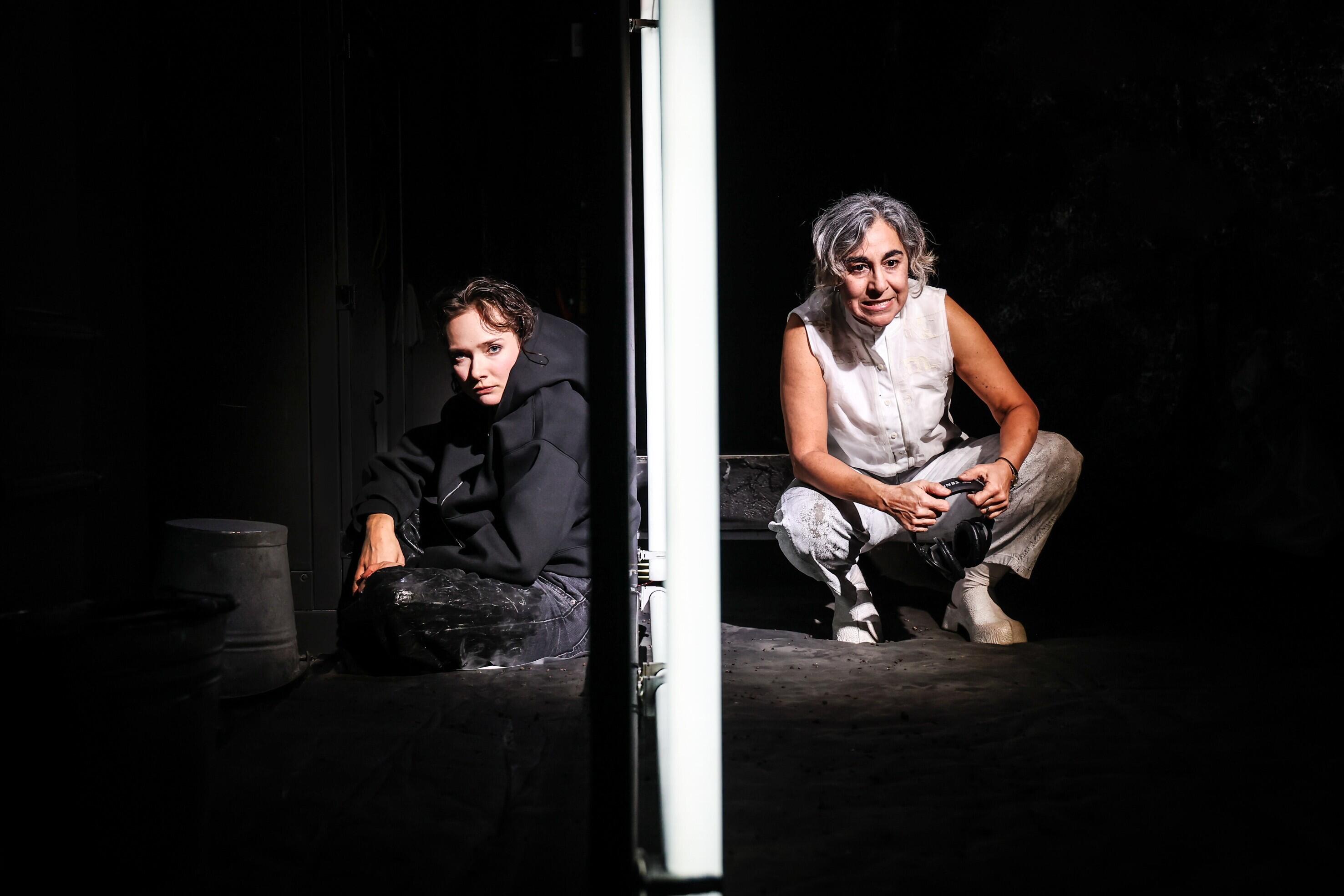 Paradies-Acker, Theater, Düsseldorf, Dhaus, Melanie Zanin, Özlenim Meier, Blanka Winkler, Duygu Ağal, Magdalena Heffner