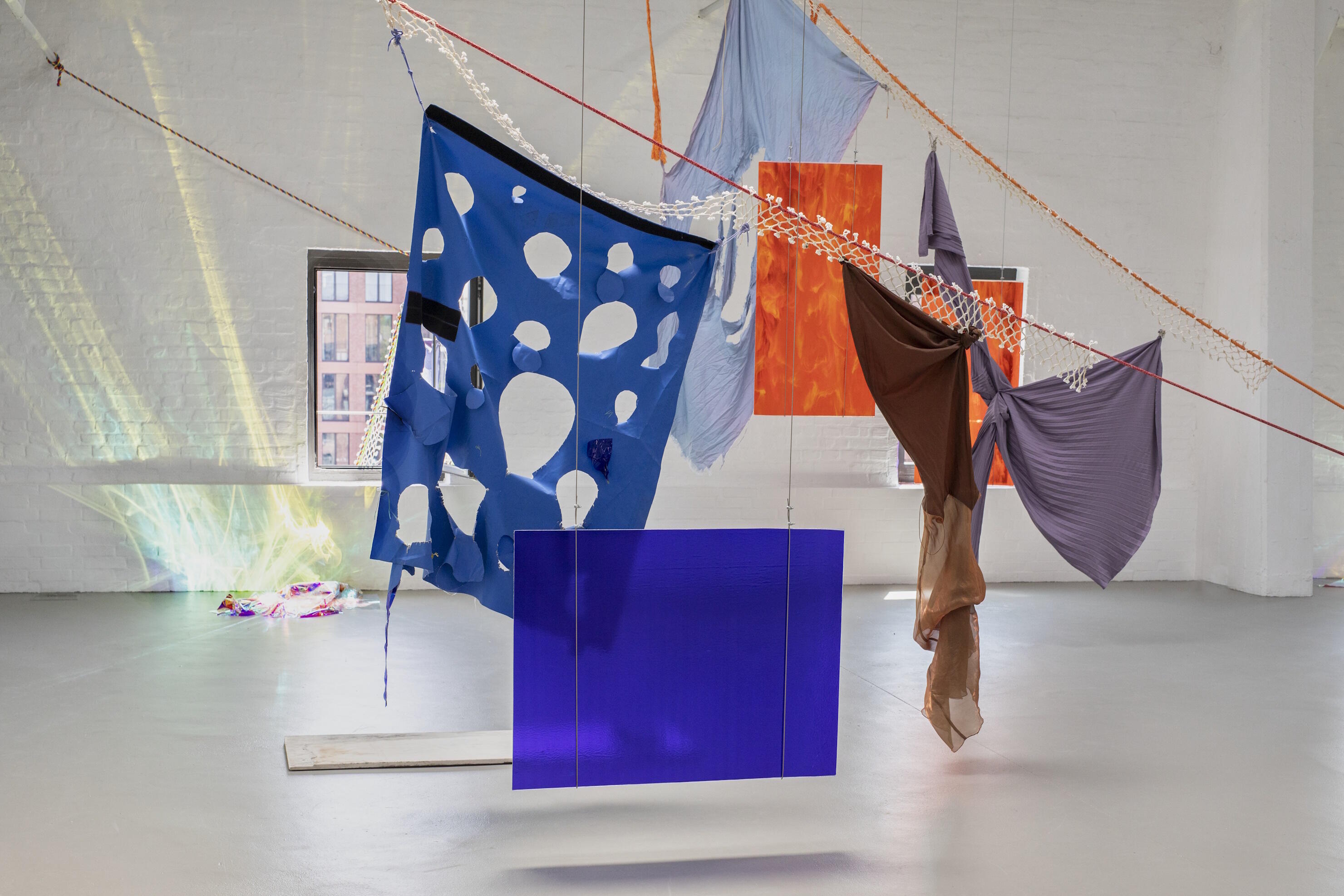 Rosa Tharrats, We are Full of Winds and Sea and Solar Threads, Ausstellung, Kunstausstellung, Münster, Kunsthalle Münster, Vestir el viento, Moritz Hagedorn, Installationsansicht