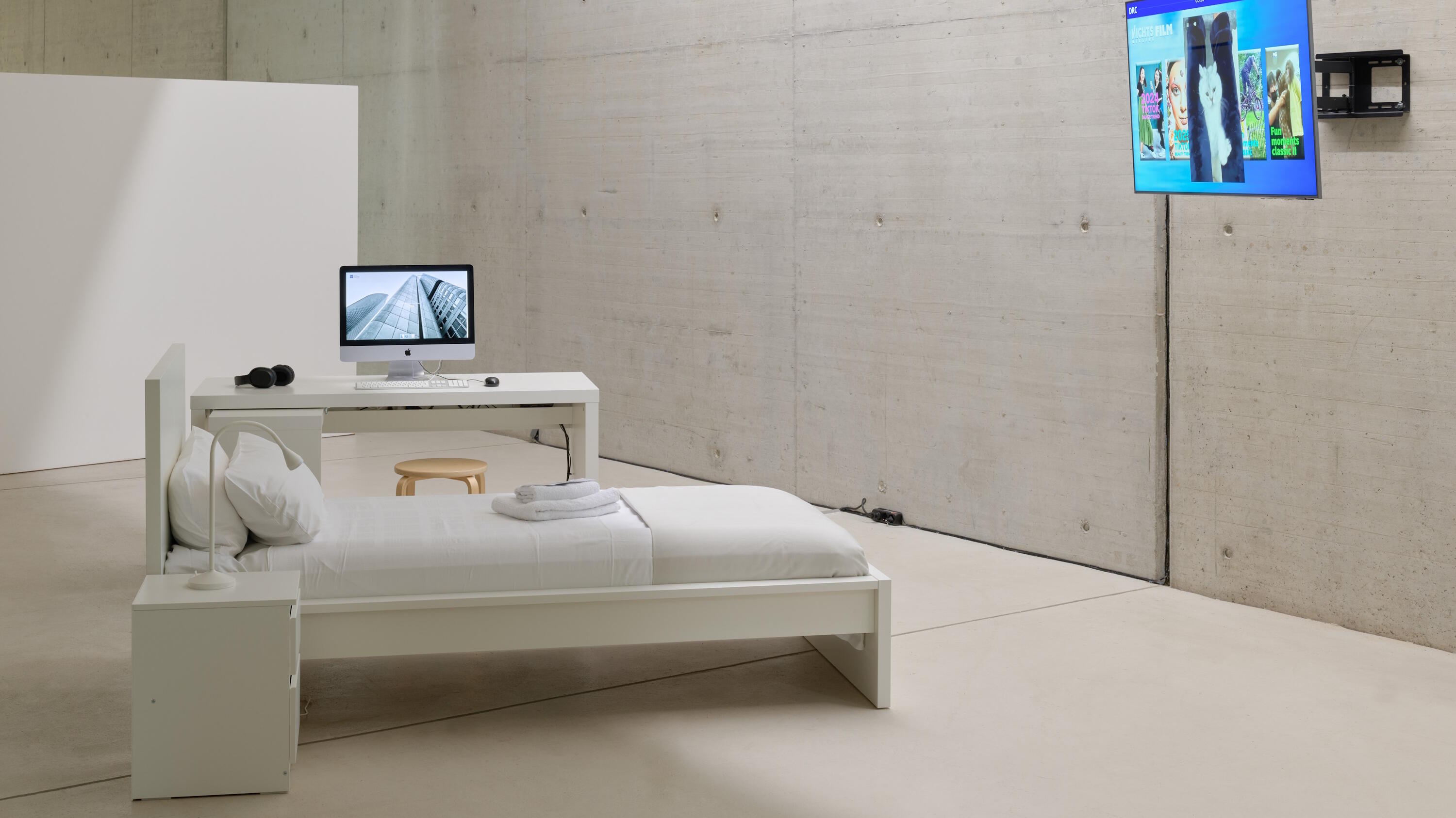 Human Work – Junge Kunst aus Münster, Ausstellung, Kunstausstellung, Yedam Ann, Hotel.hotel.net, Installationsansicht, Düsseldorf, KIT - Kunst im Tunnel, Ivo Faber