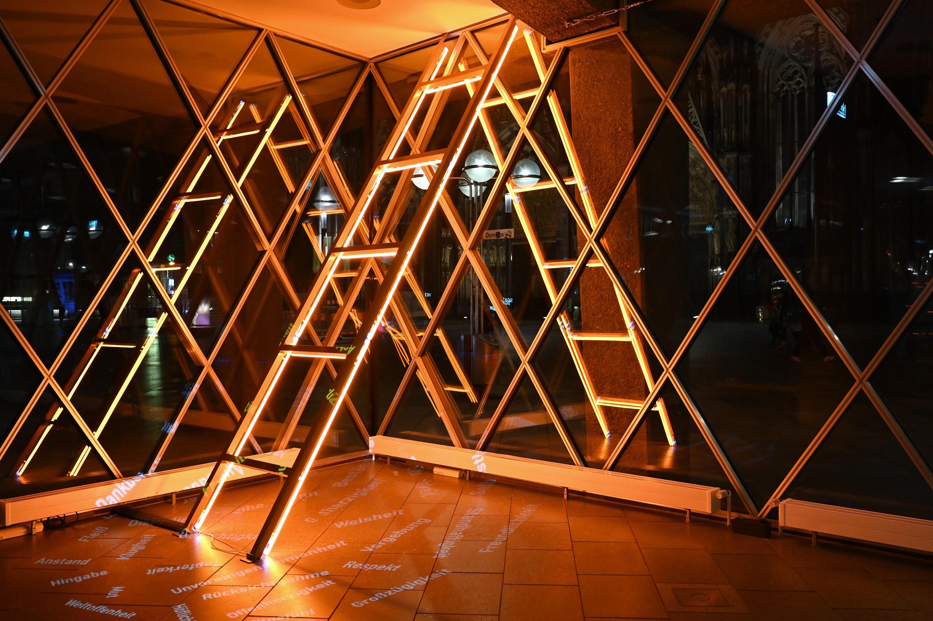 Himmelsleiter, Installation, Köln, Domforum, Beatrice Tomasetti, Billi Thanner