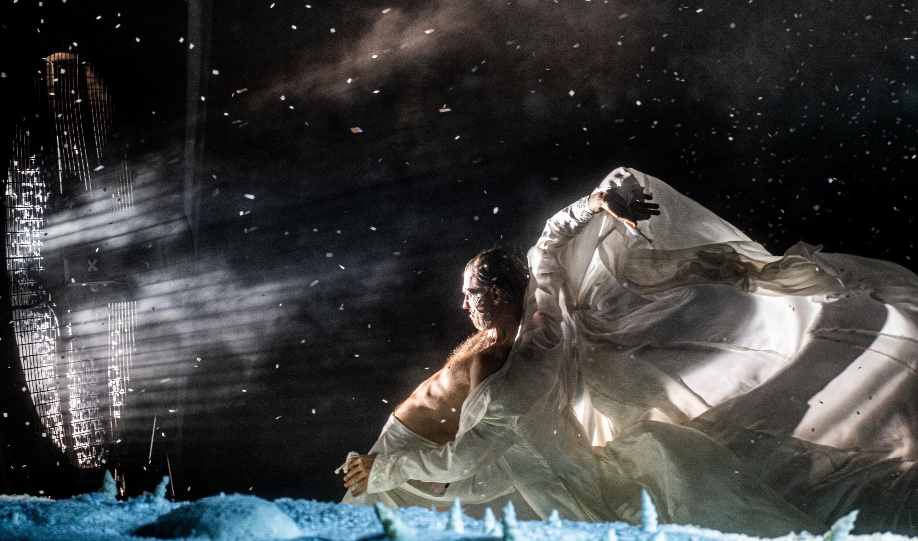 Der Schneesturm, Theater, Düsseldorf, Dhaus, Vladimir Sorokin, Kirill Serebrennikov, Vahid Amanpour, Claudius Steffens