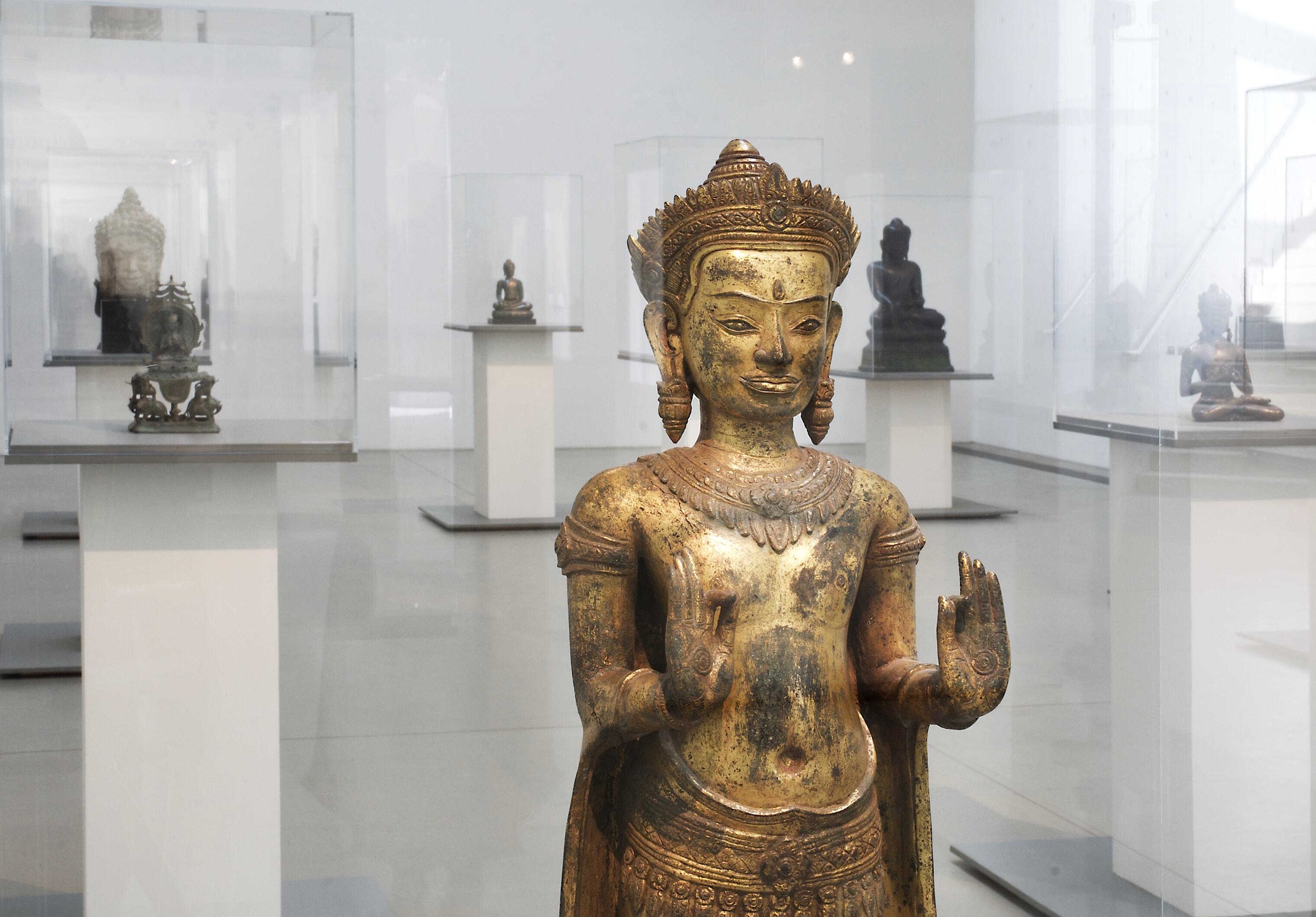 Incarnate, Ausstellung, Kunstausstellung, Neuss, Langen Foundation, Julia Stoschek Foundation, Gekrönter Buddha mit doppeltem Lehrgestus