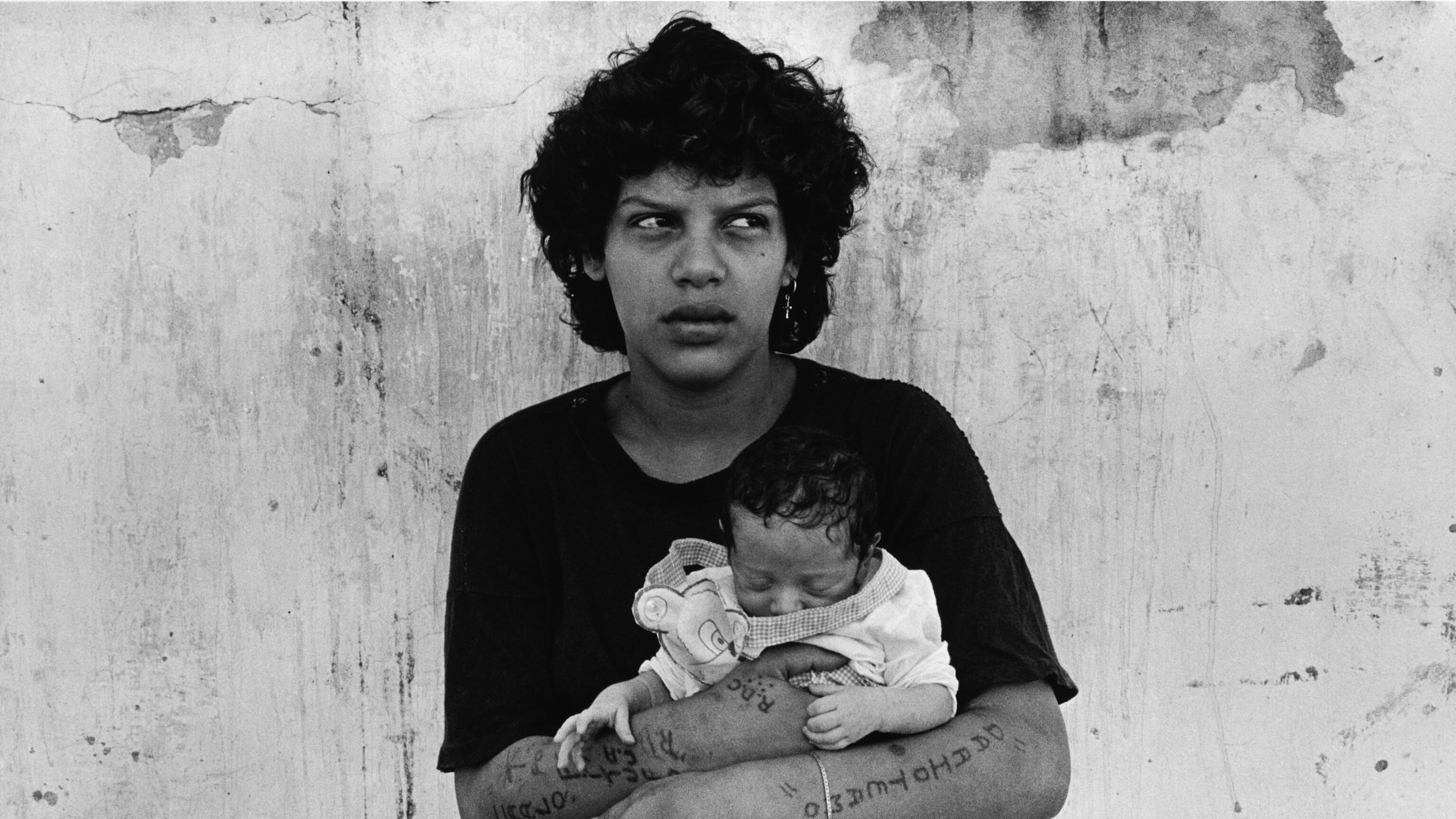 BIENALSUR | UN/VERSEHRT. Schmerz und Widerstand, Ausstellung, Kunstausstellung, Mülheim an der Ruhr, Kunstmuseum Mülheim an der Ruhr, Adriana Lestido, Mujeres presas, Fotografie